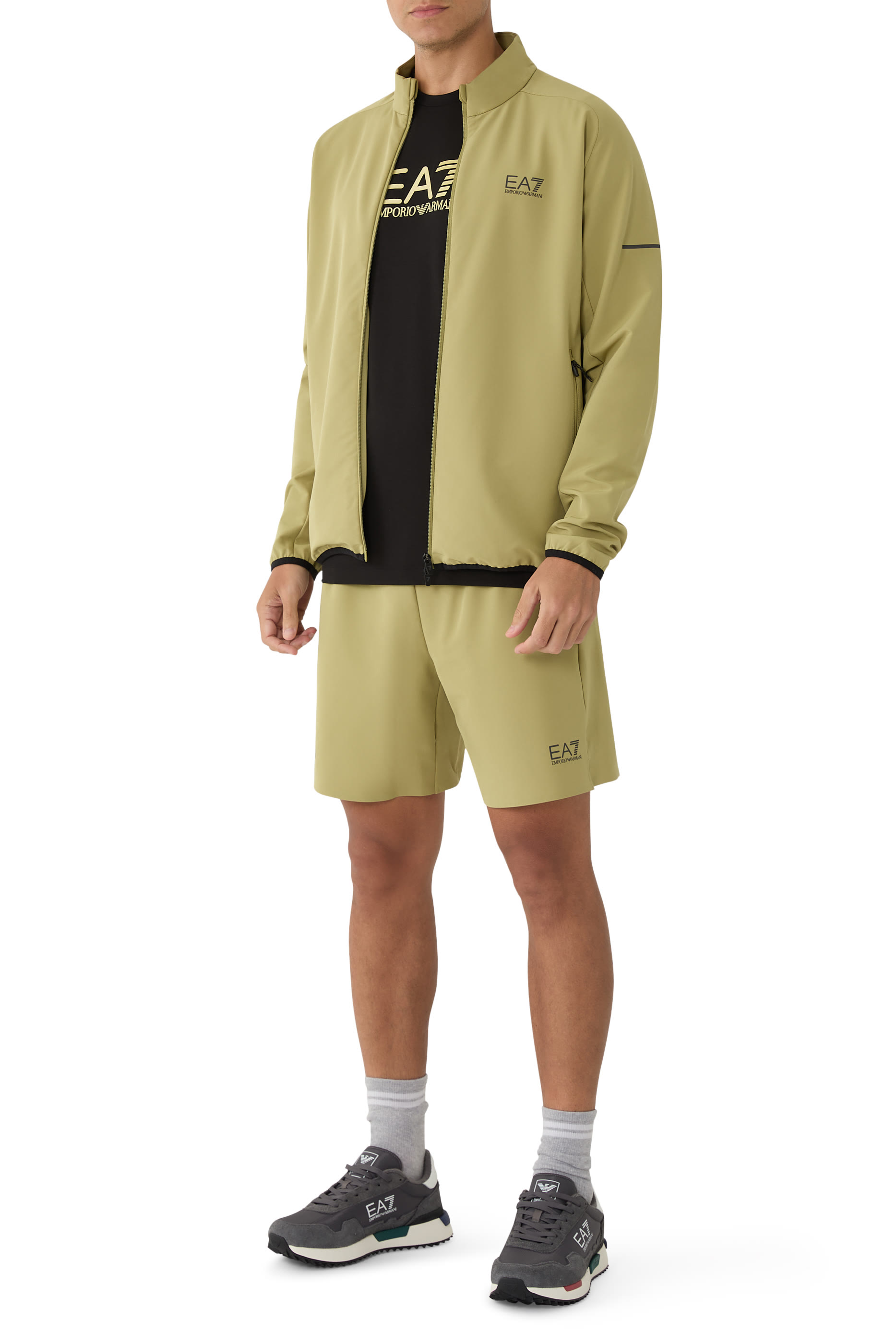 سنيكرز بشعار الماركة للجري