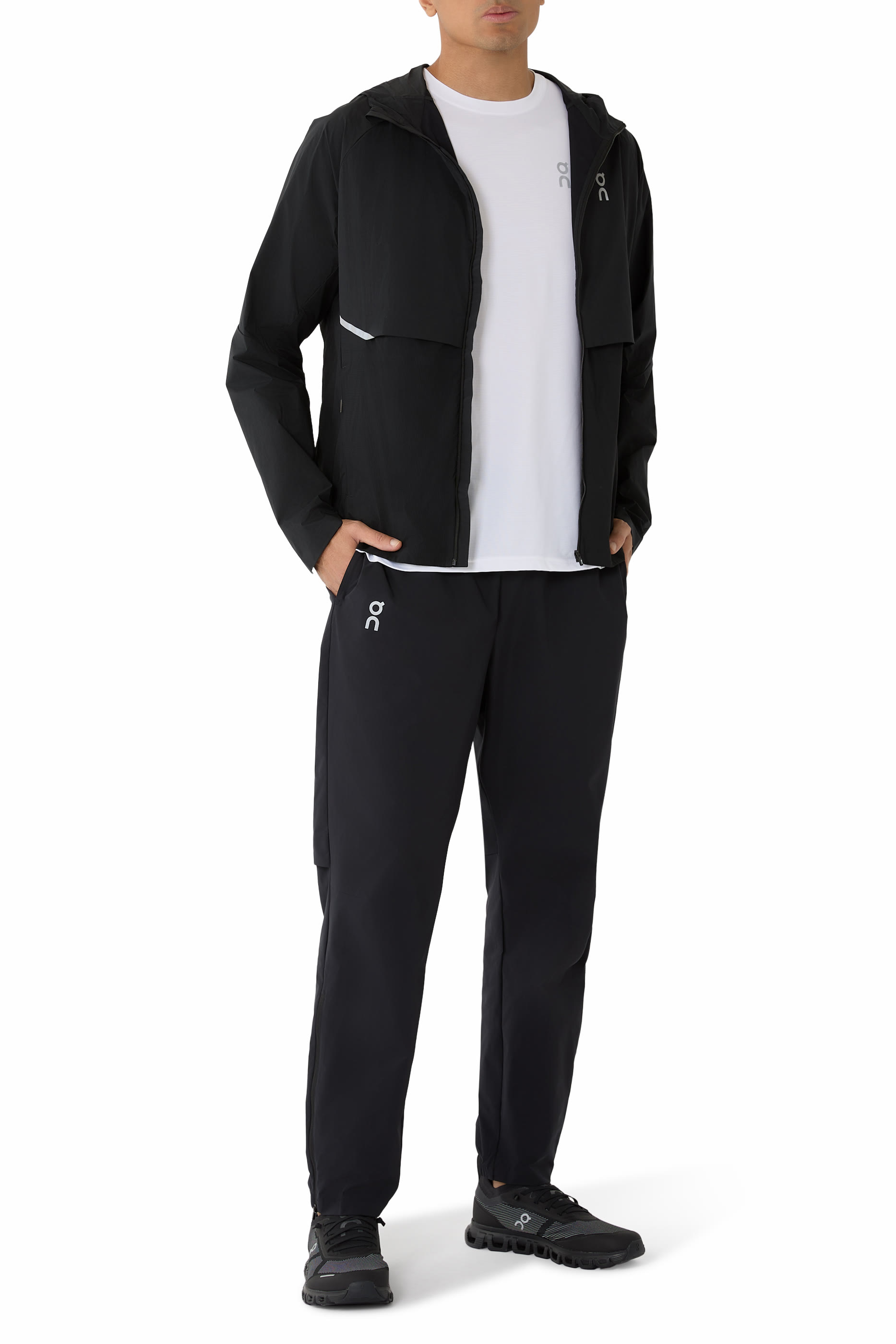 بنطال بشعار الماركة