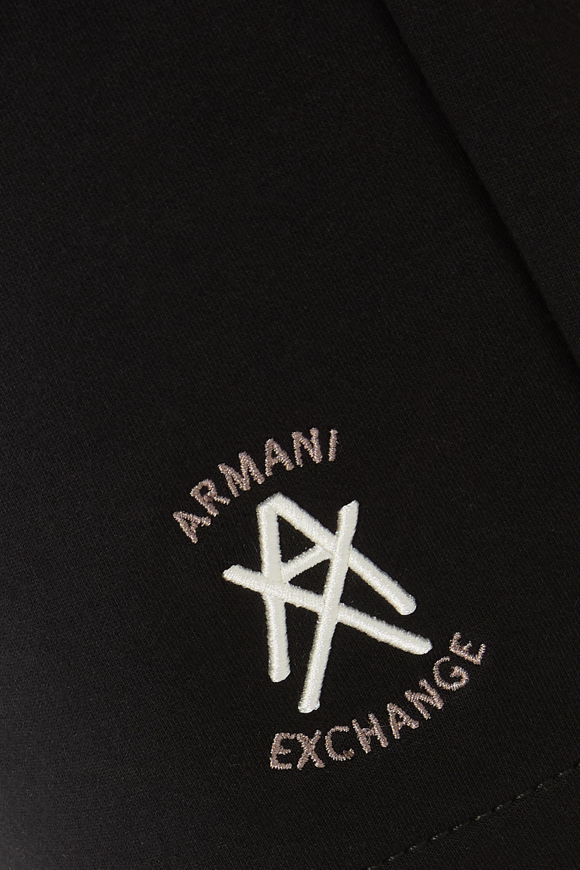 شورت رياضي بشعار الماركة