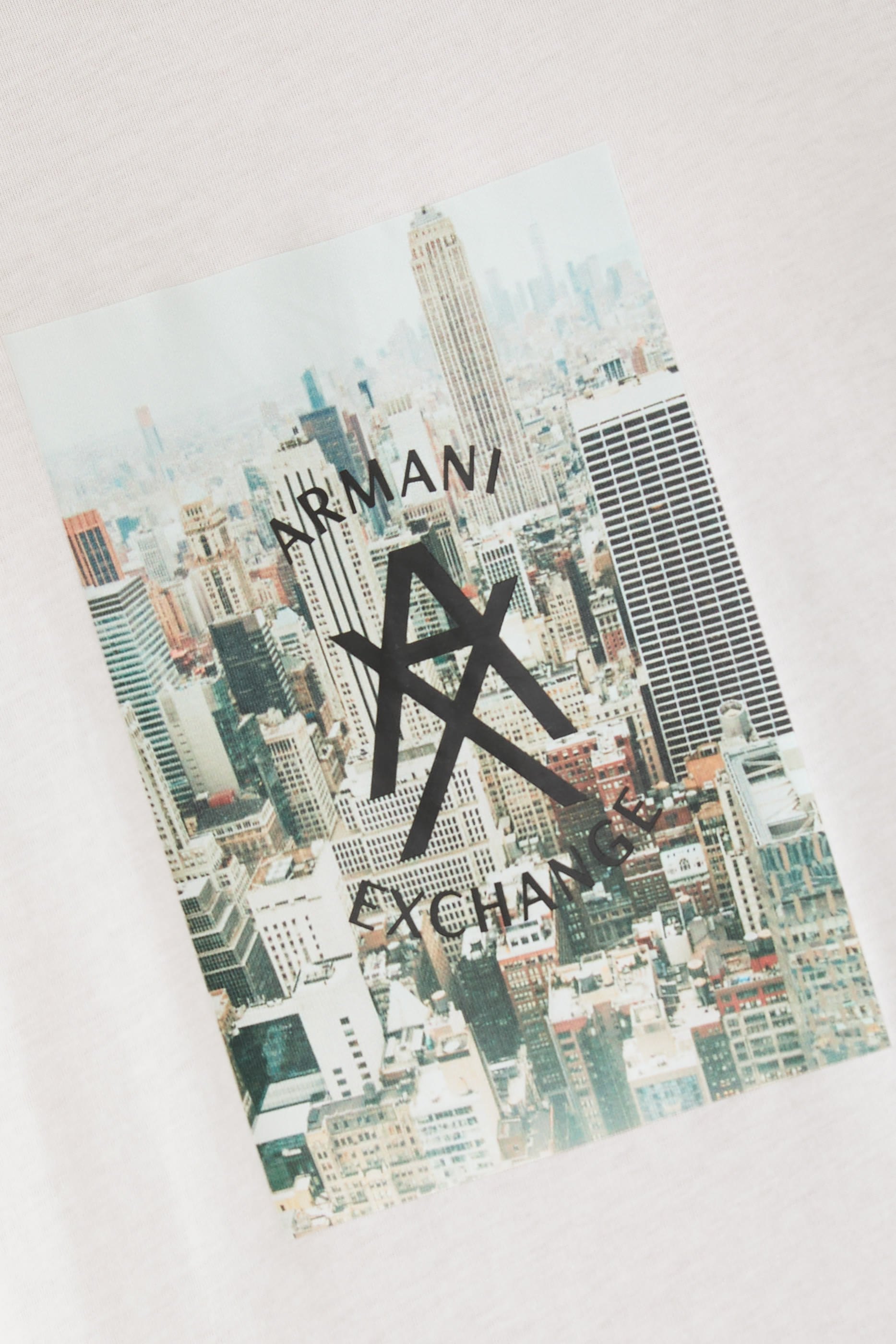 تيشيرت بشعار حرفي الماركة