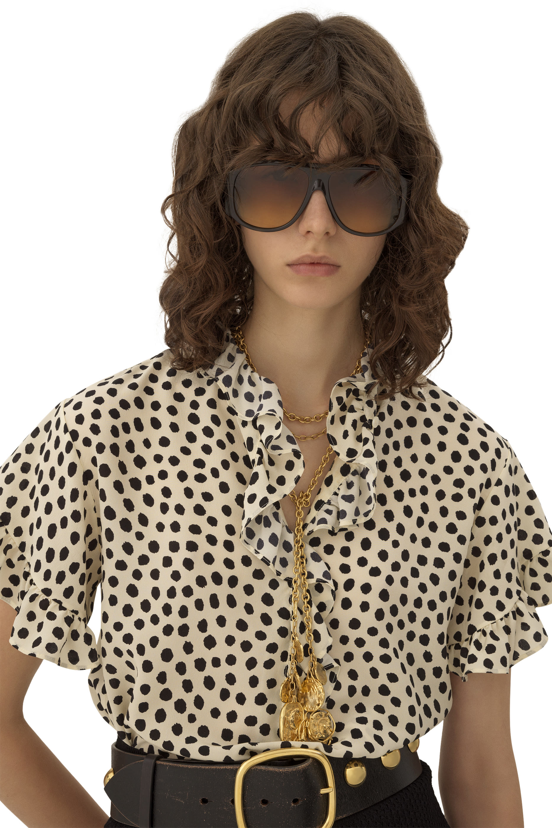 بلوزة بأكمام قصيرة مزينة بكشكش