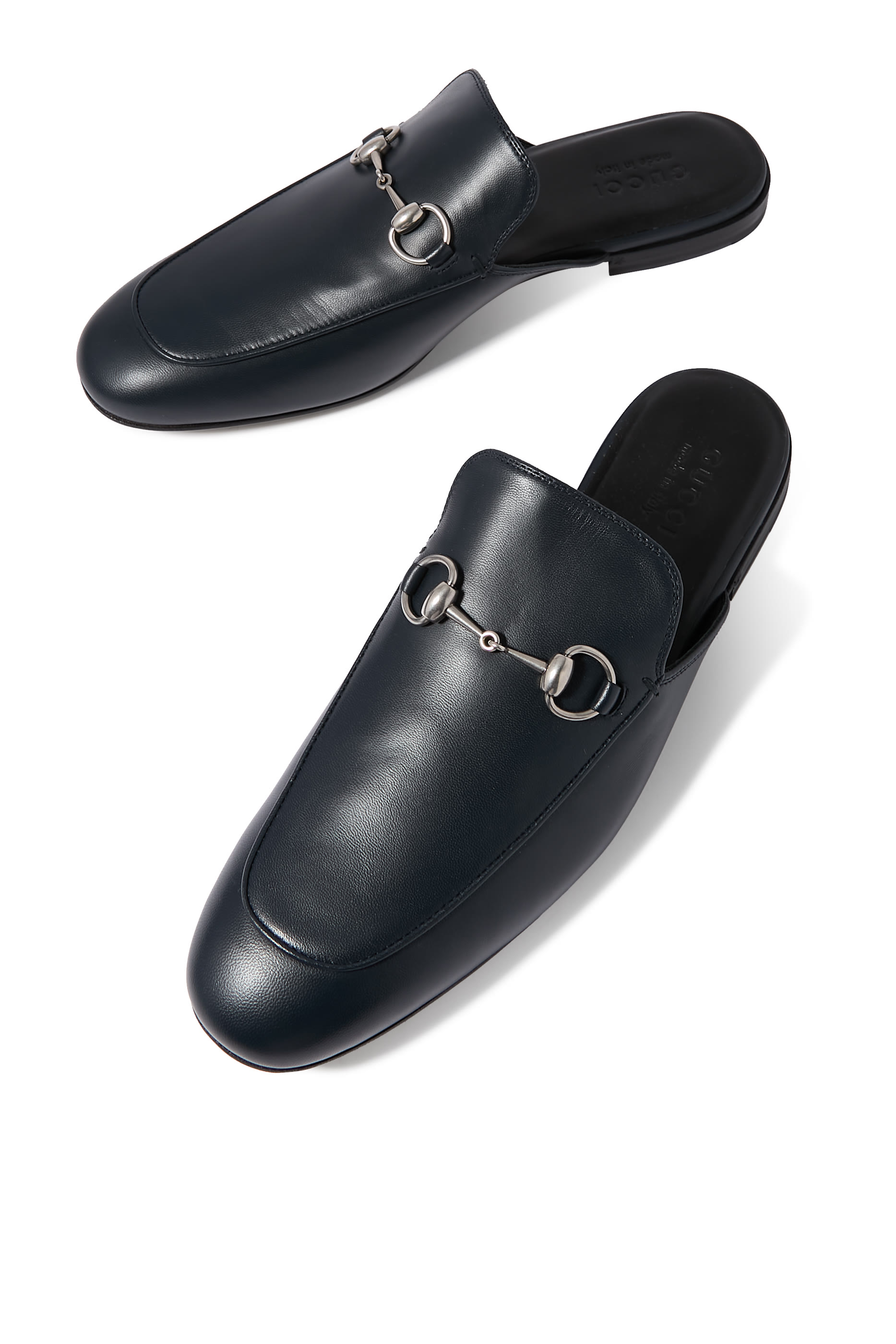 حذاء مفتوح من الخلف بحلية لجام الحصان