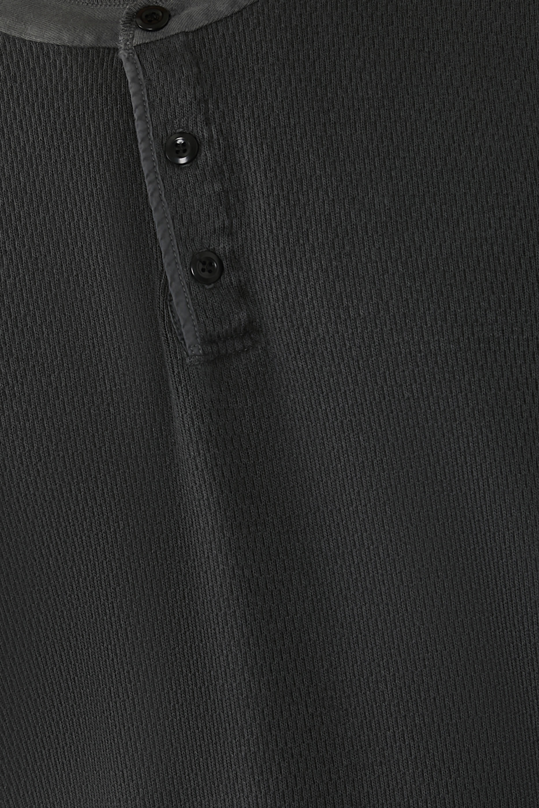 تيشيرت هنلي بثلاثة أزرار وافل