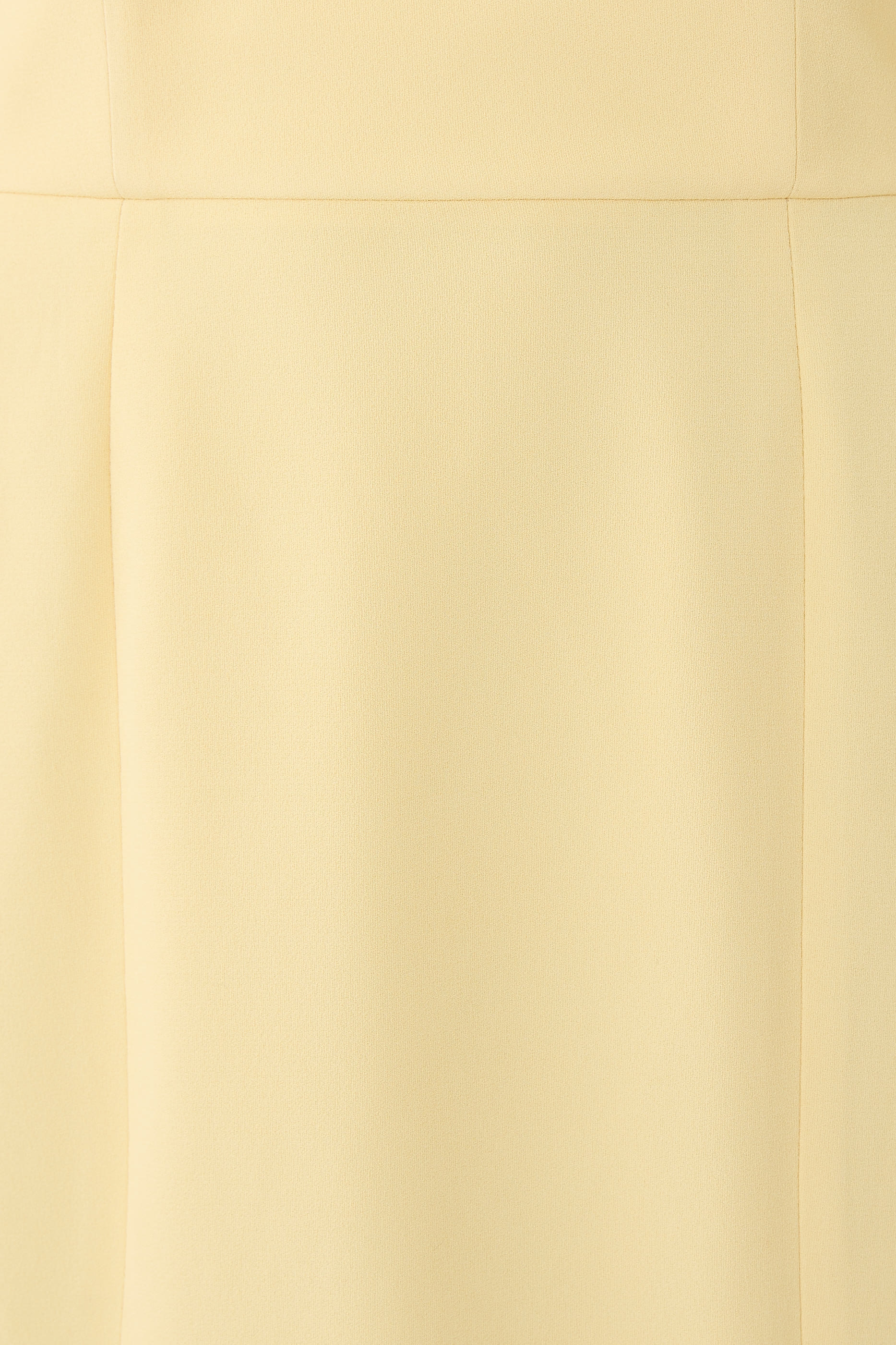 فستان سهرة بقصة ذيل حورية البحر وأكتاف مكشوفة كريب