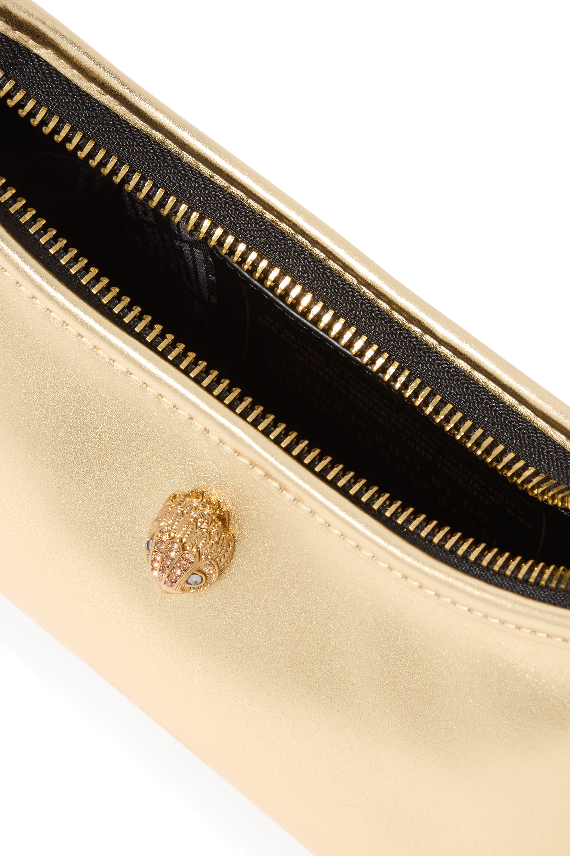 حقيبة بحمالة وشعار الماركة