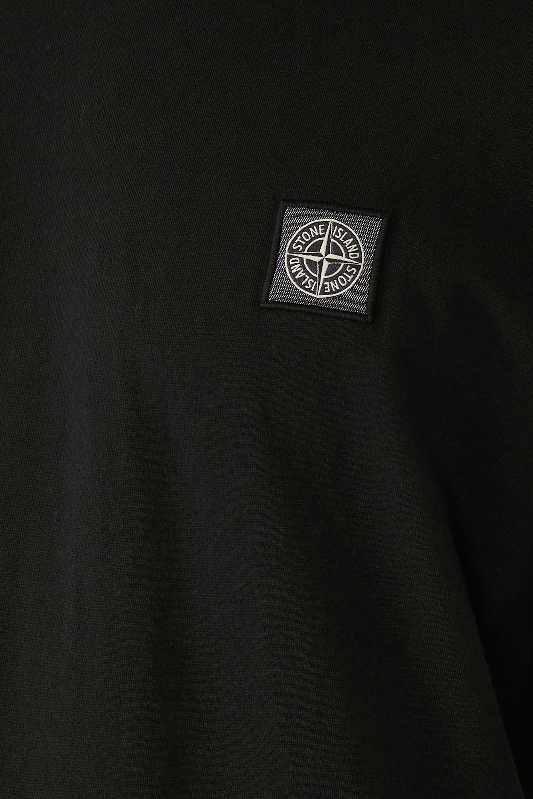 تيشيرت بأكمام قصيرة