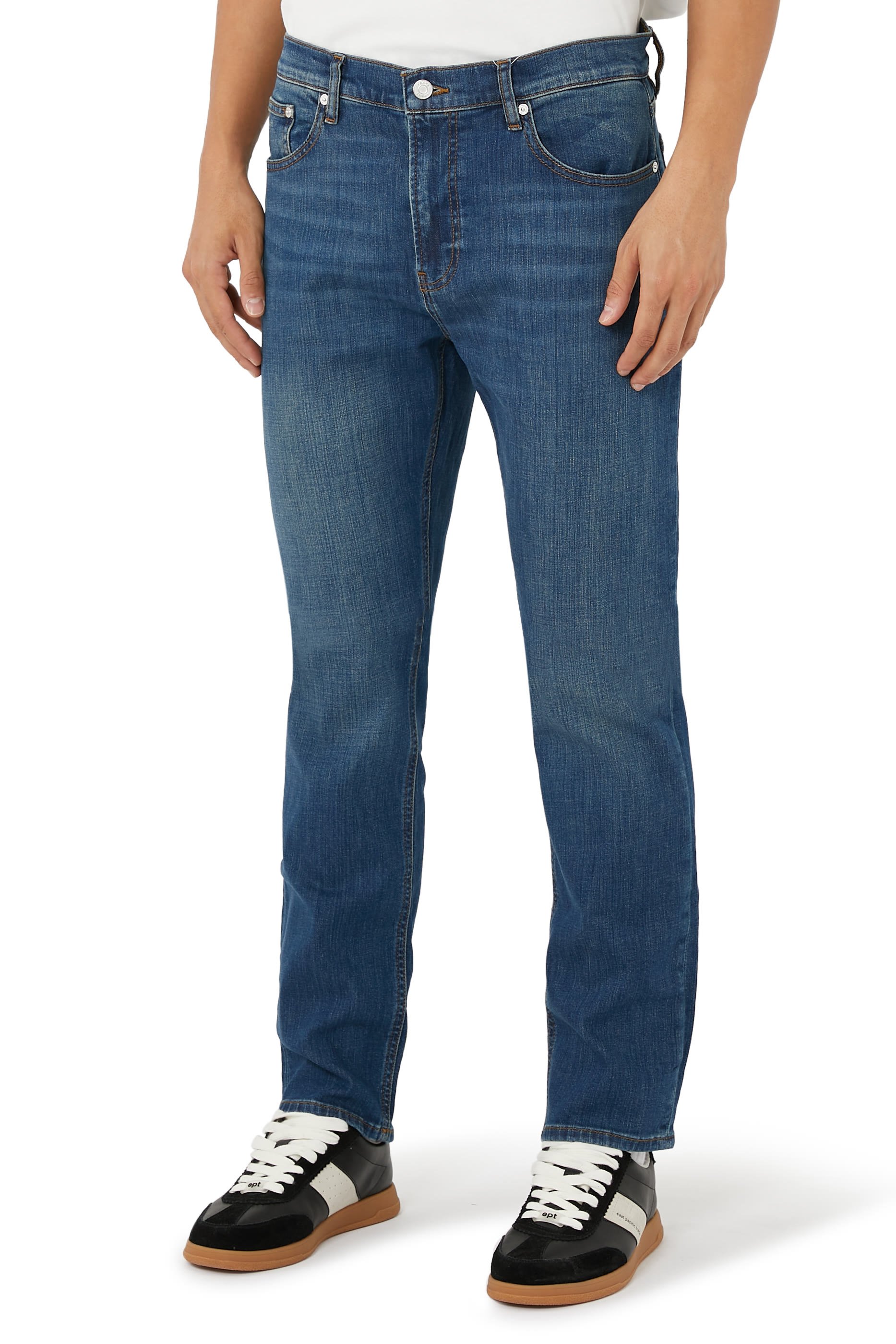 بنطال جينز مودرن بقصة ساق مستقيمة