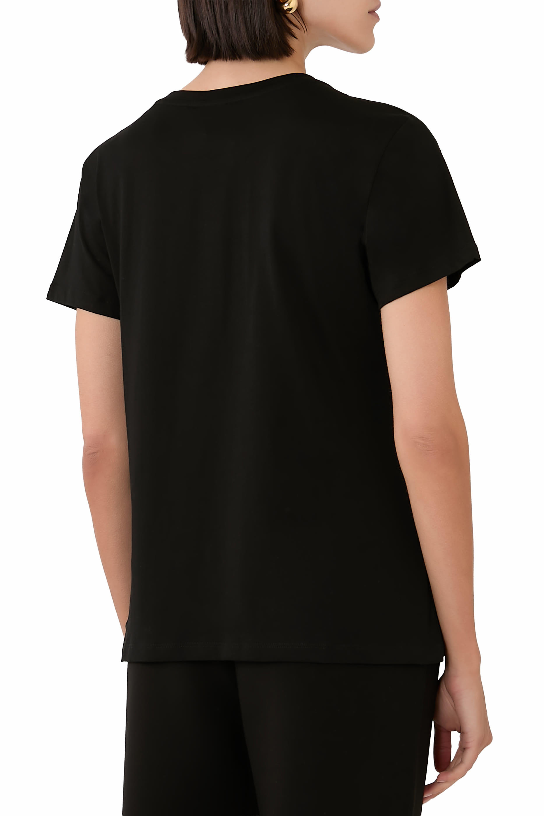 تيشيرت بقصة عادية بشعار الماركة