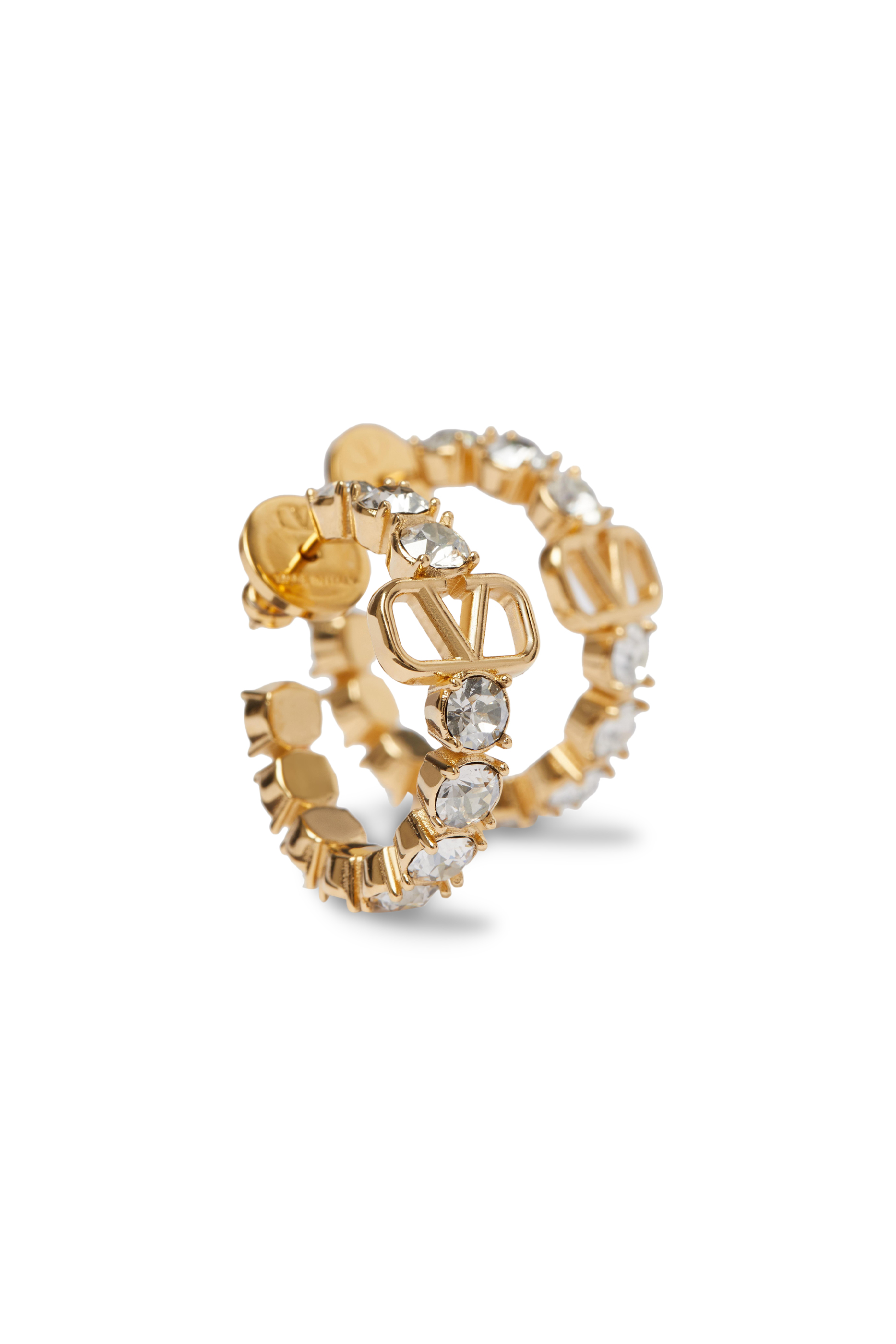 أقراط نصف دائرية مزينة بالكريستال وشعار V