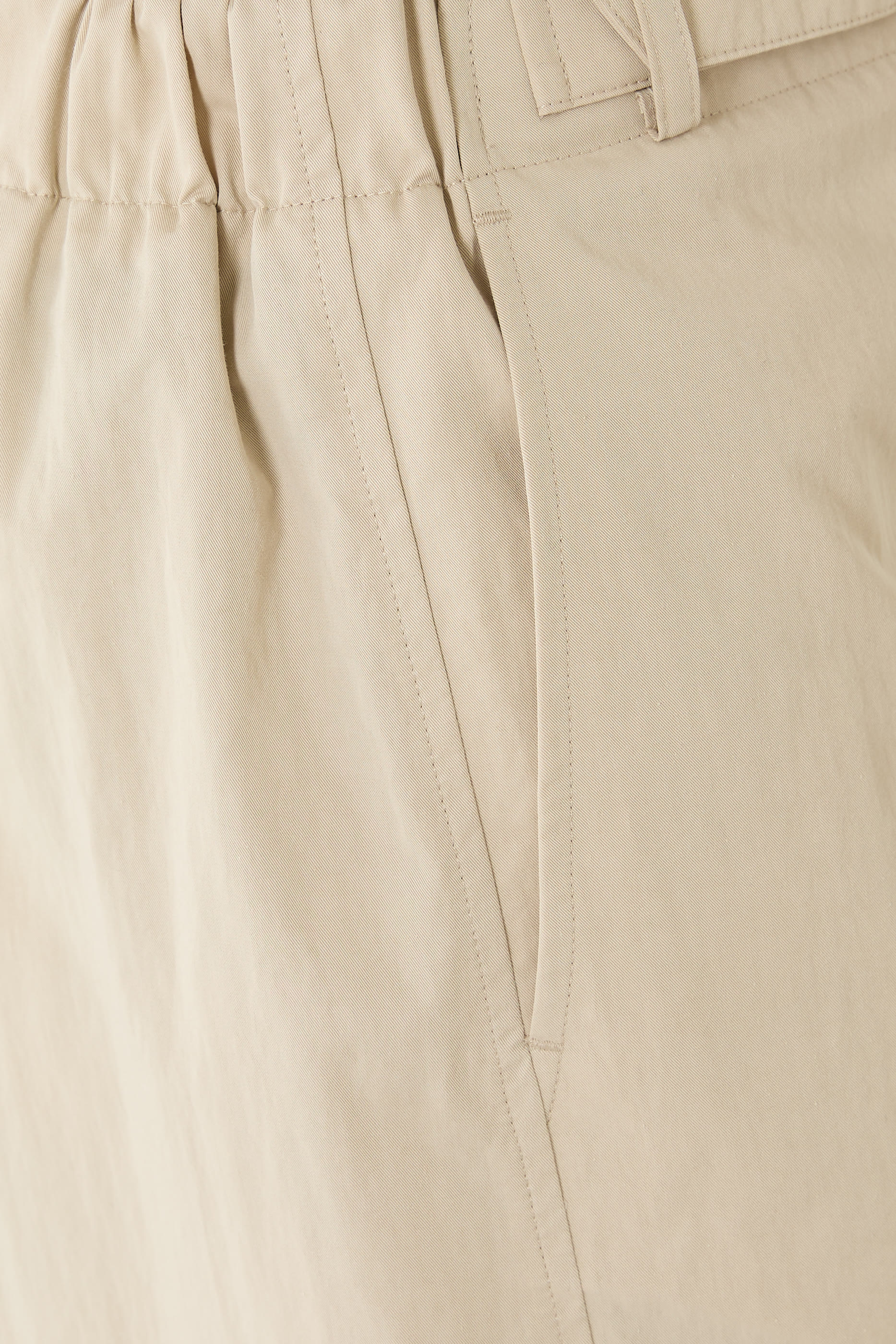 بنطال بحزام قابل للتعديل