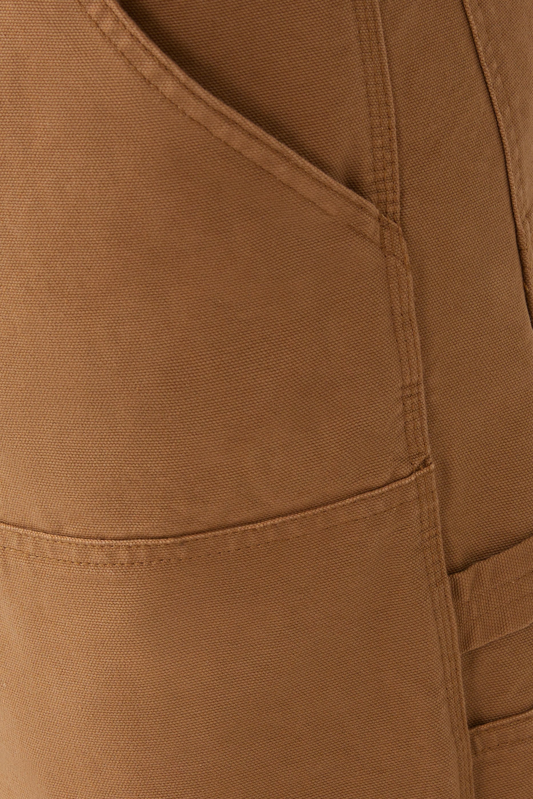 بنطال بطبقة إضافية على الركبتين