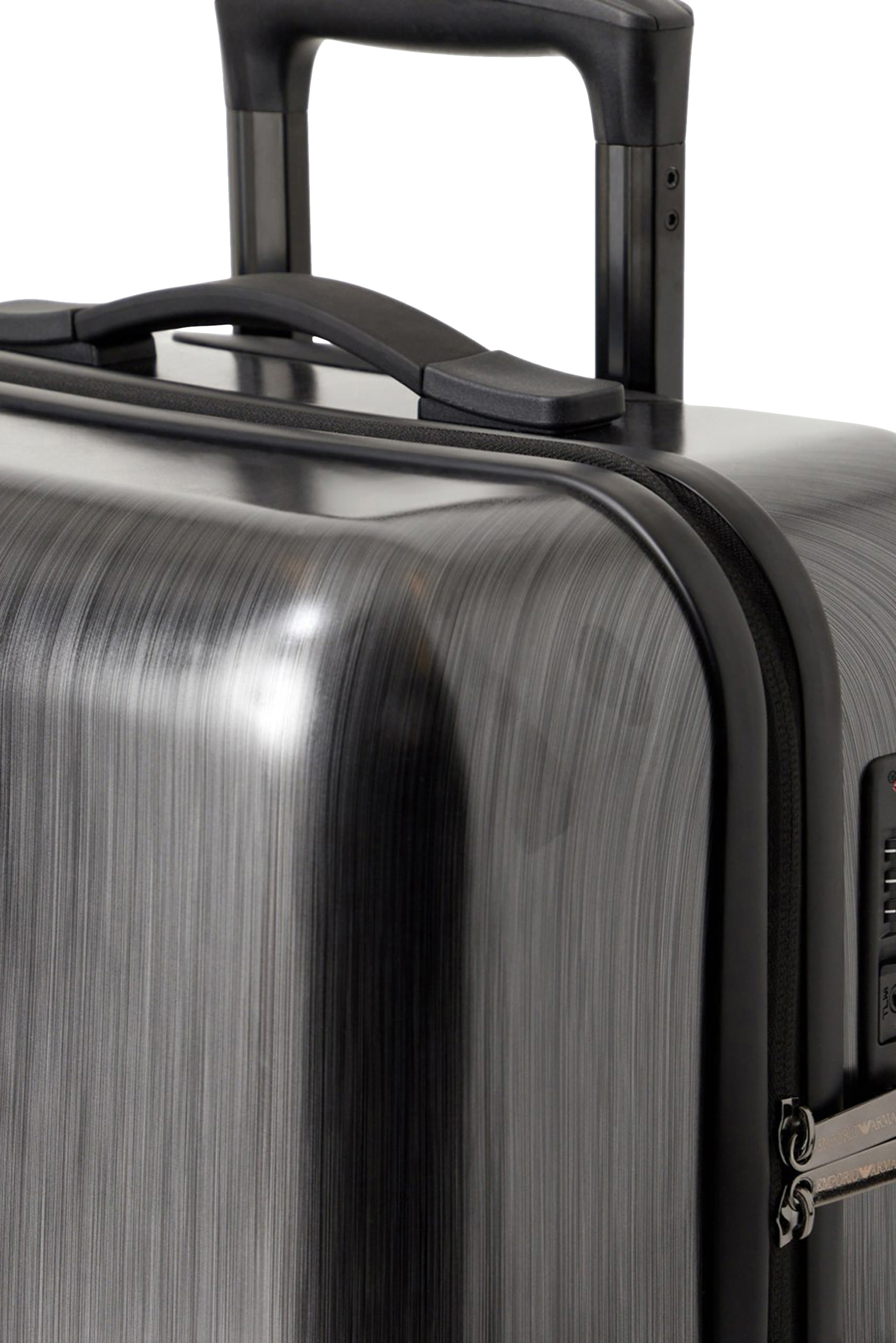 حقيبة سفر بعجلات متوسطة الحجم