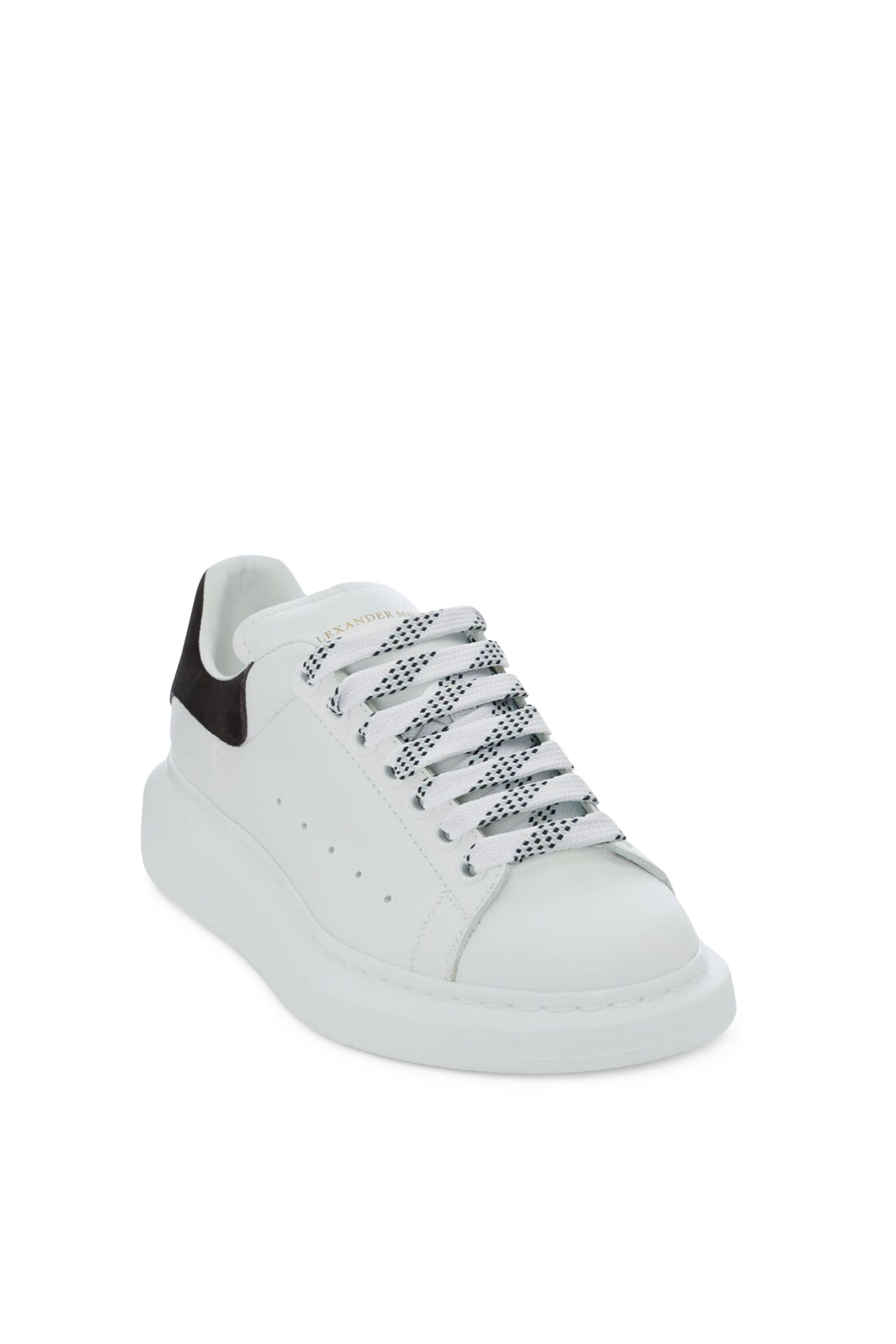 سنيكرز بنعل سميك