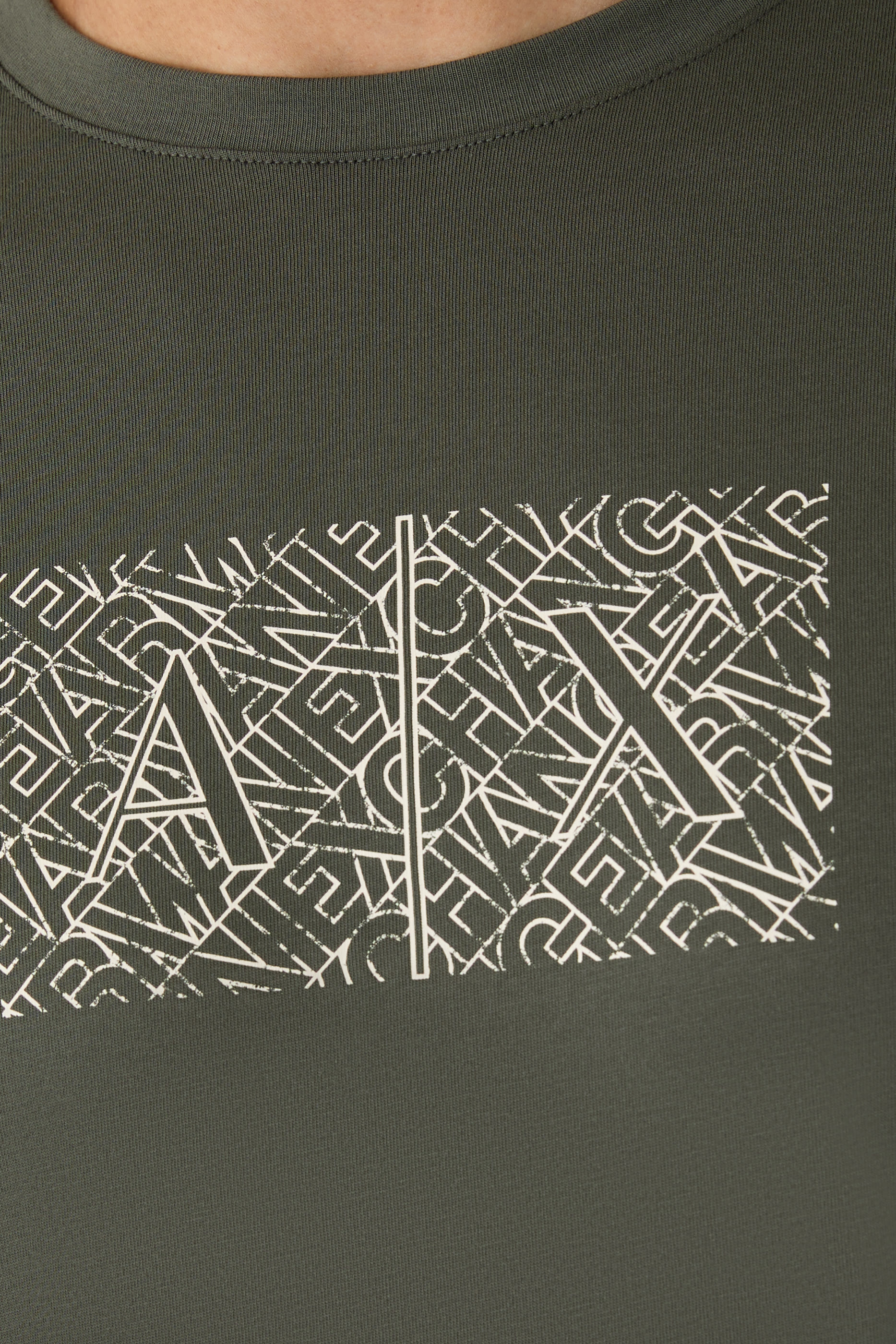 تيشيرت بشعار حرفي الماركة