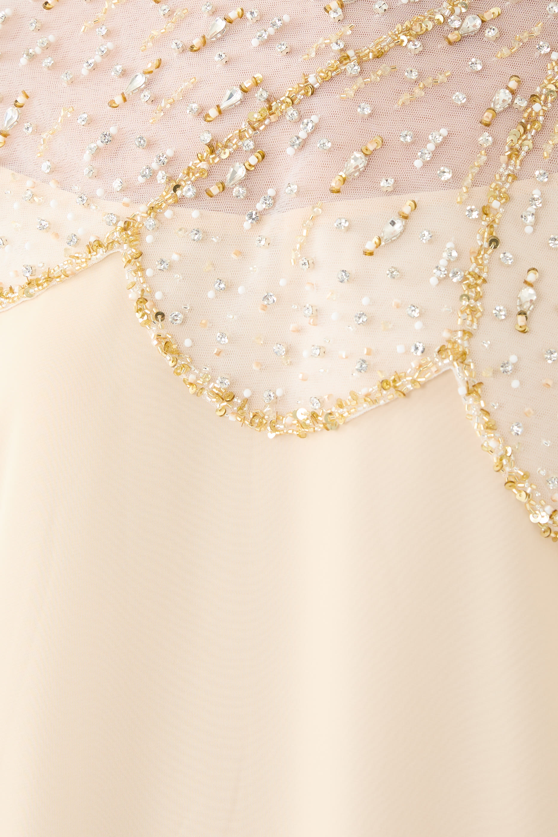 فستان طويل بنقشة صدفية مزينة