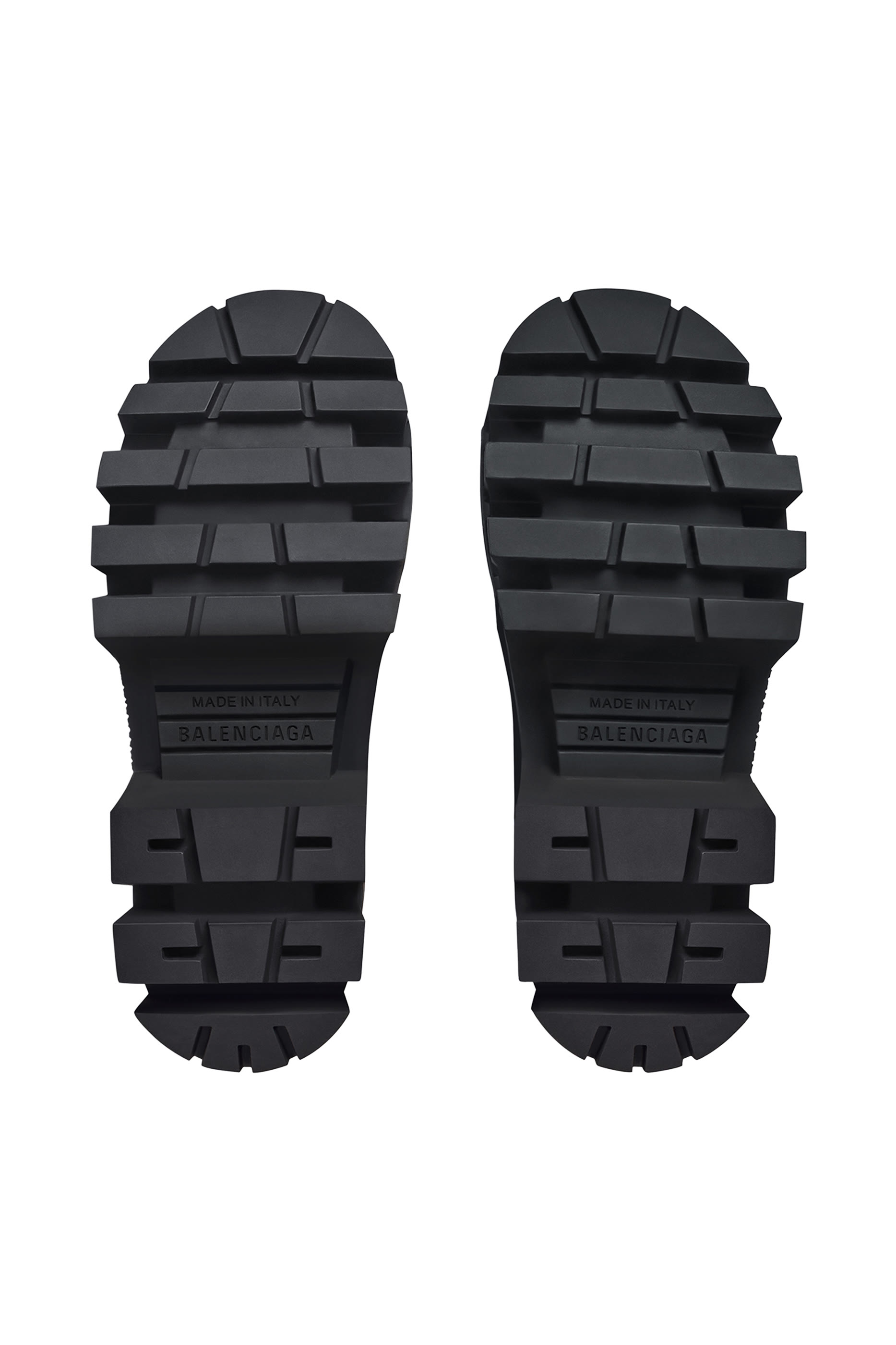 بوت بتصميم عسكري بأريطة ونعل سميك مجوف