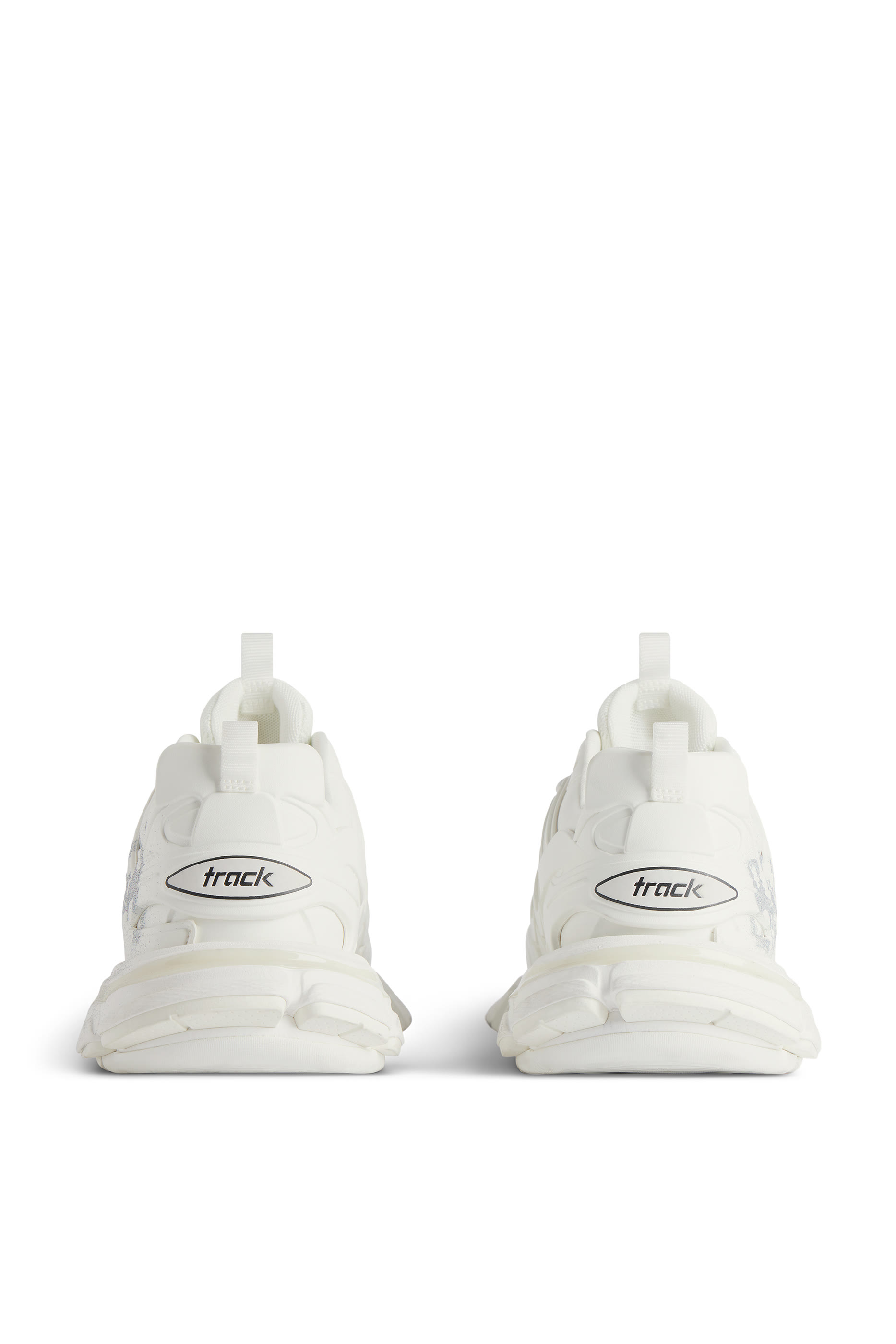 سنيكرز تراك بنقشة بشعار الماركة بتصميم طلاء أظافر للنساء