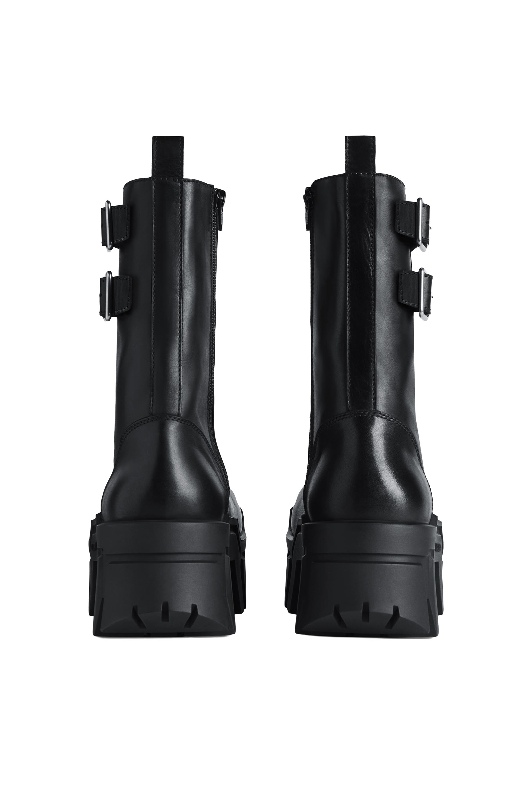 بوت بتصميم عسكري بأريطة ونعل سميك مجوف