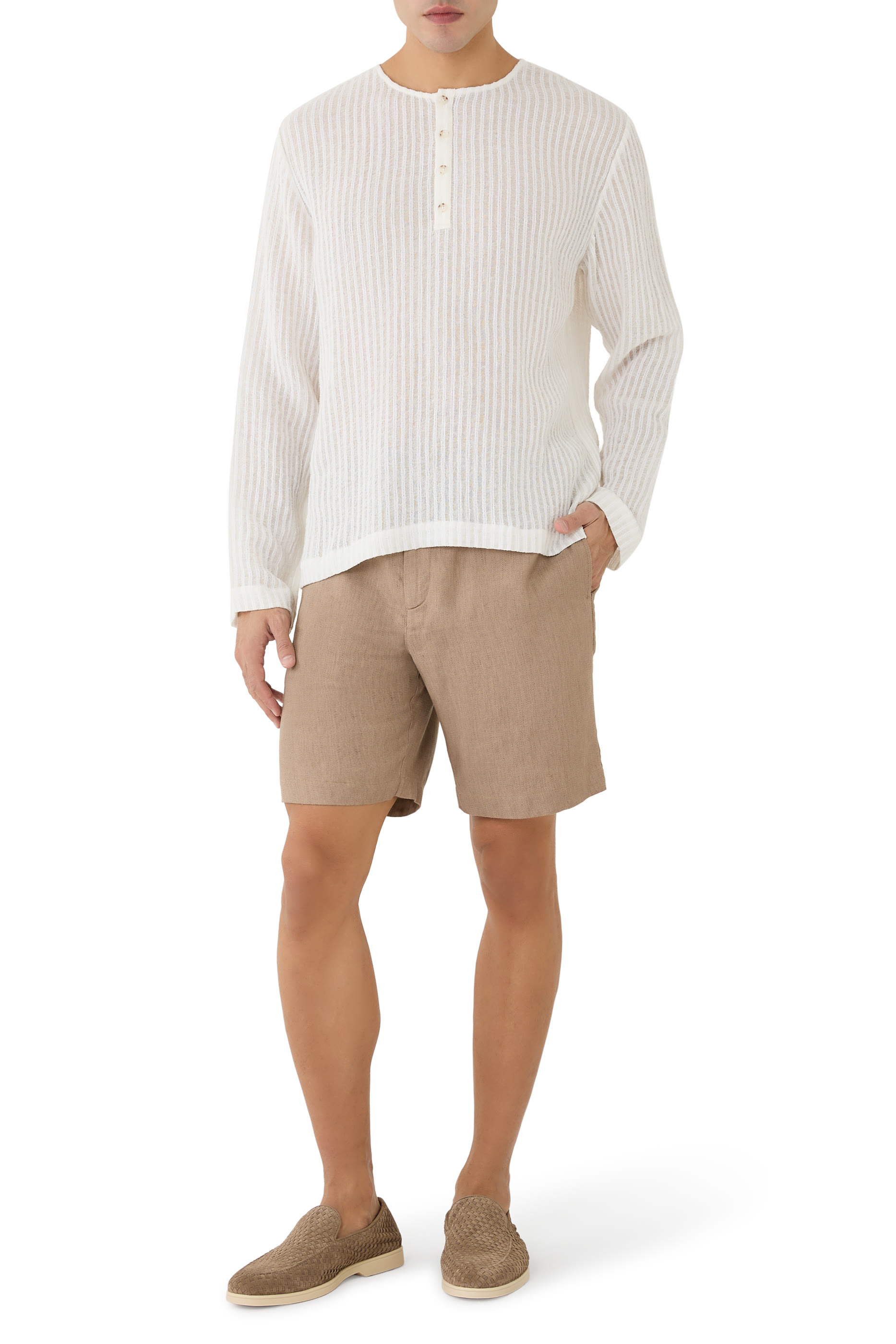 تيشيرت بياقة هينلي ونقشة مخططة نسيج كتان شفاف