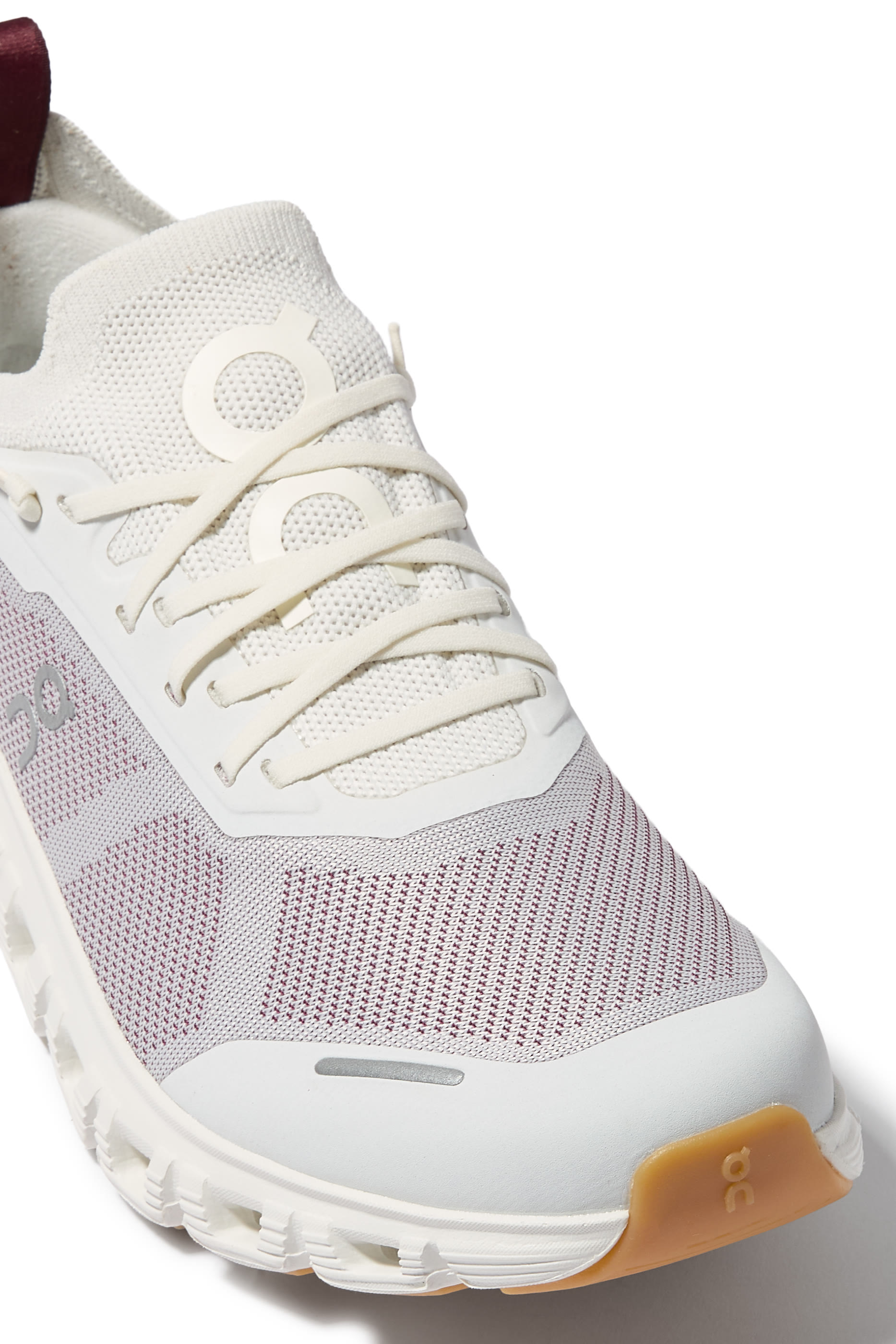 سنيكرز كلاود 6 فيرسا