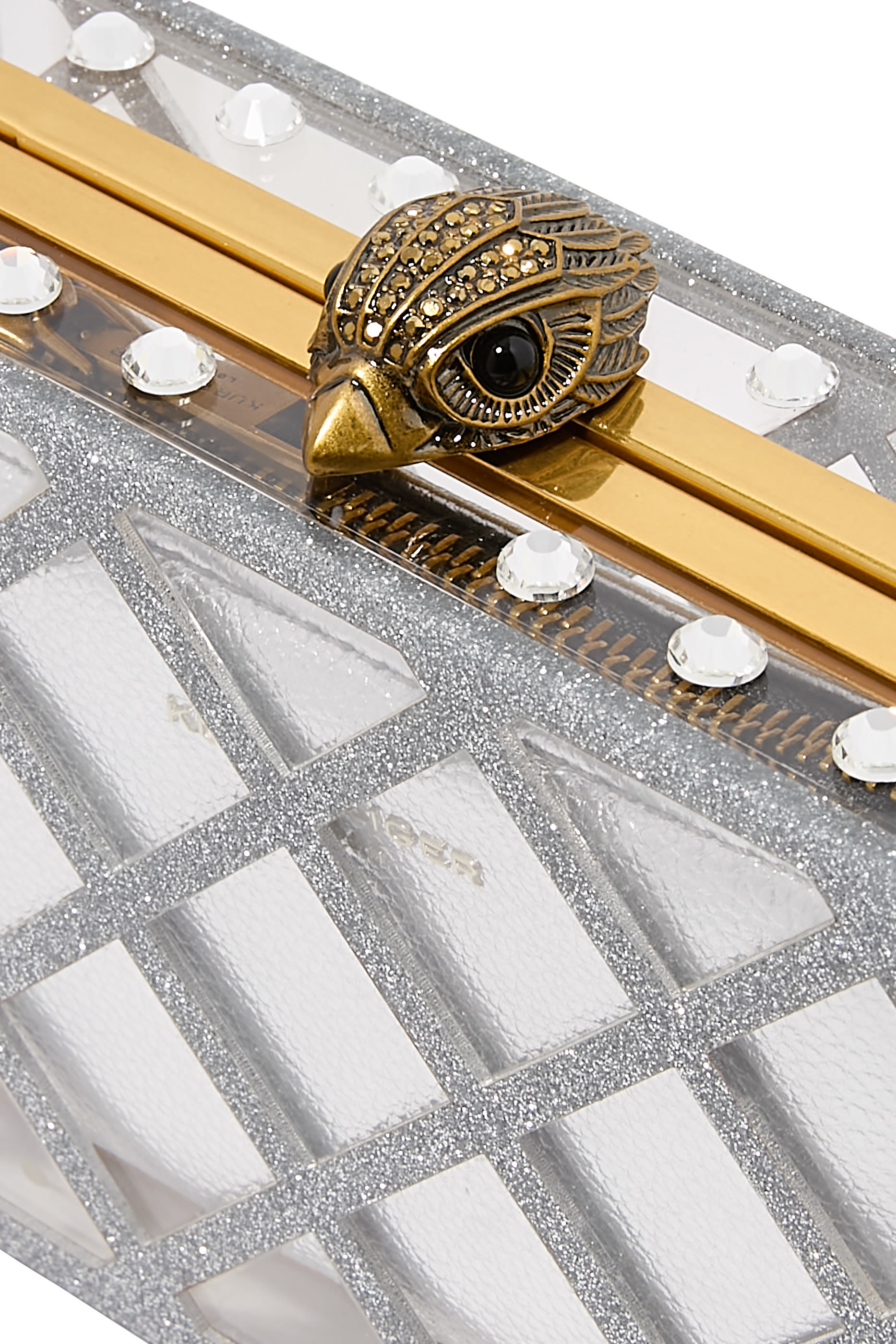 كلاتش بتصميم مربع بتفاصيل مبطنة وكريستال