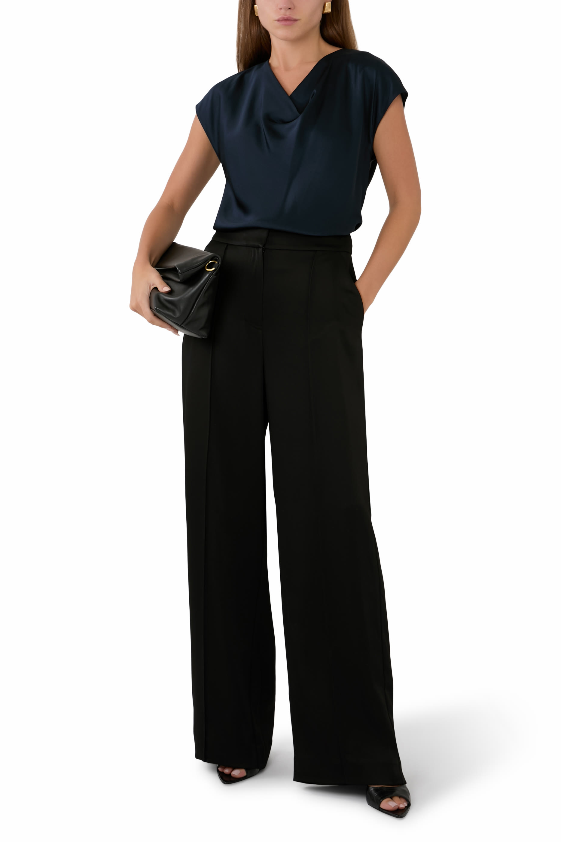 بلوزة حرير بياقة مطوية