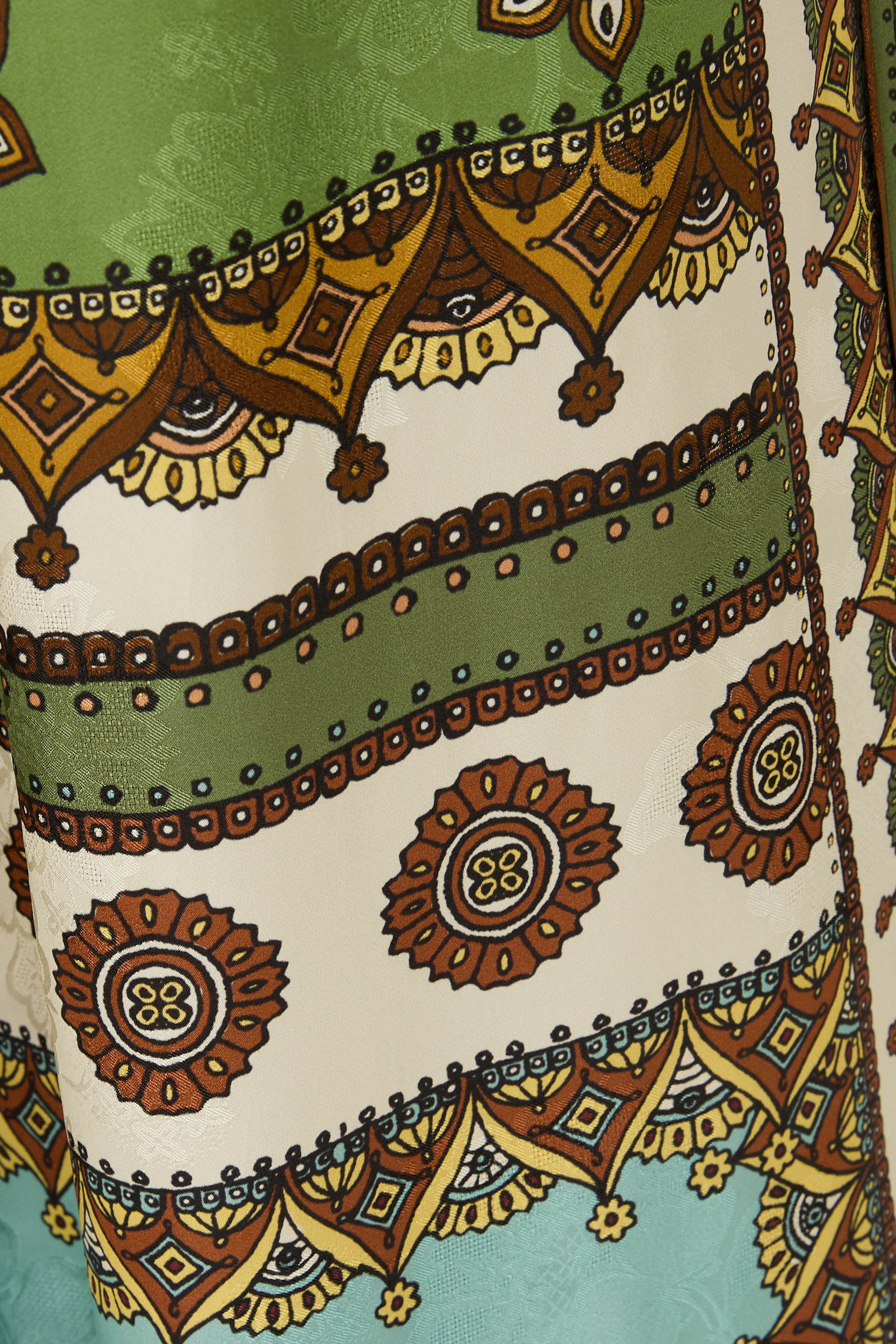 بنطال كونتينا