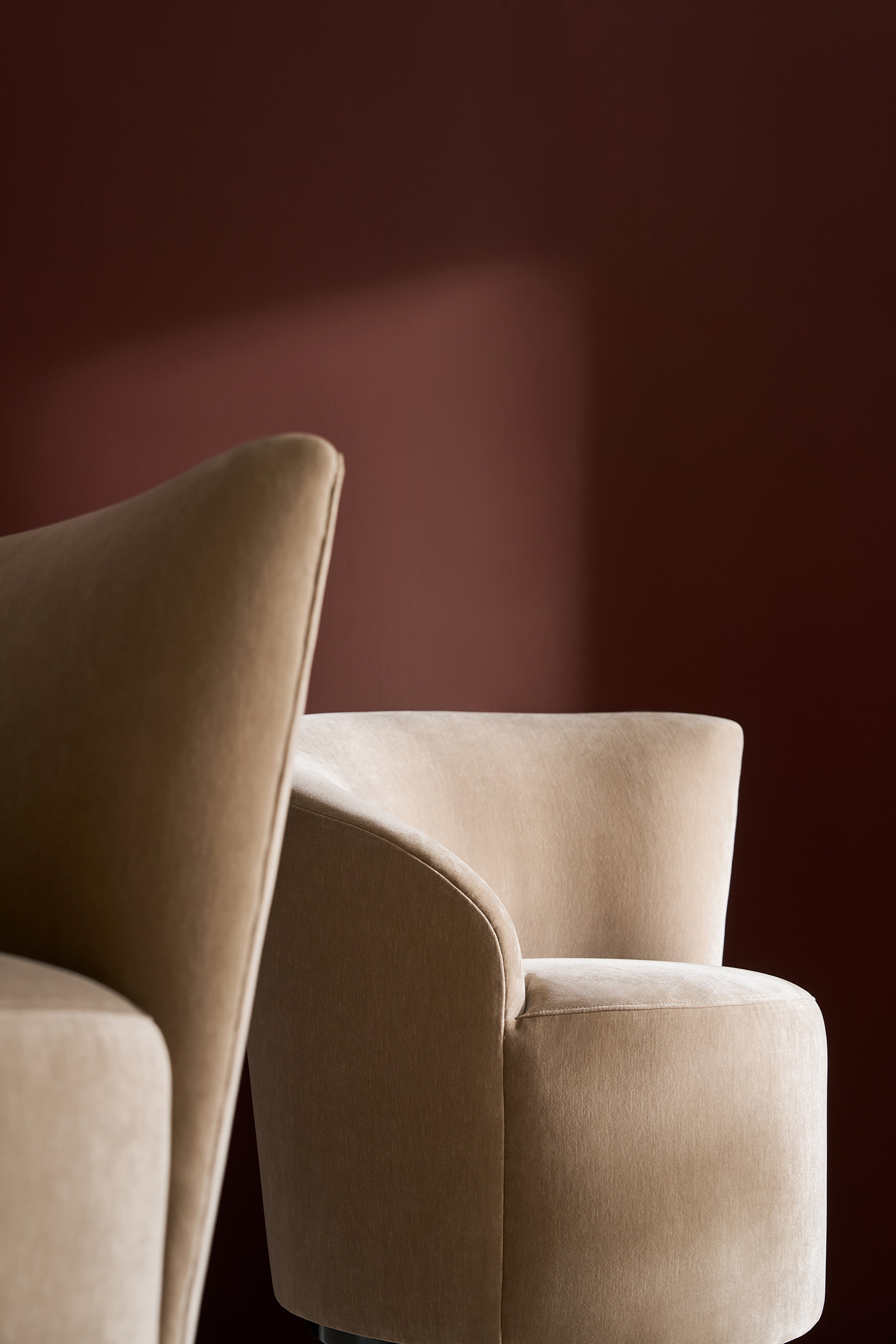 كرسي كوازي الدوار بمسند ذراعين