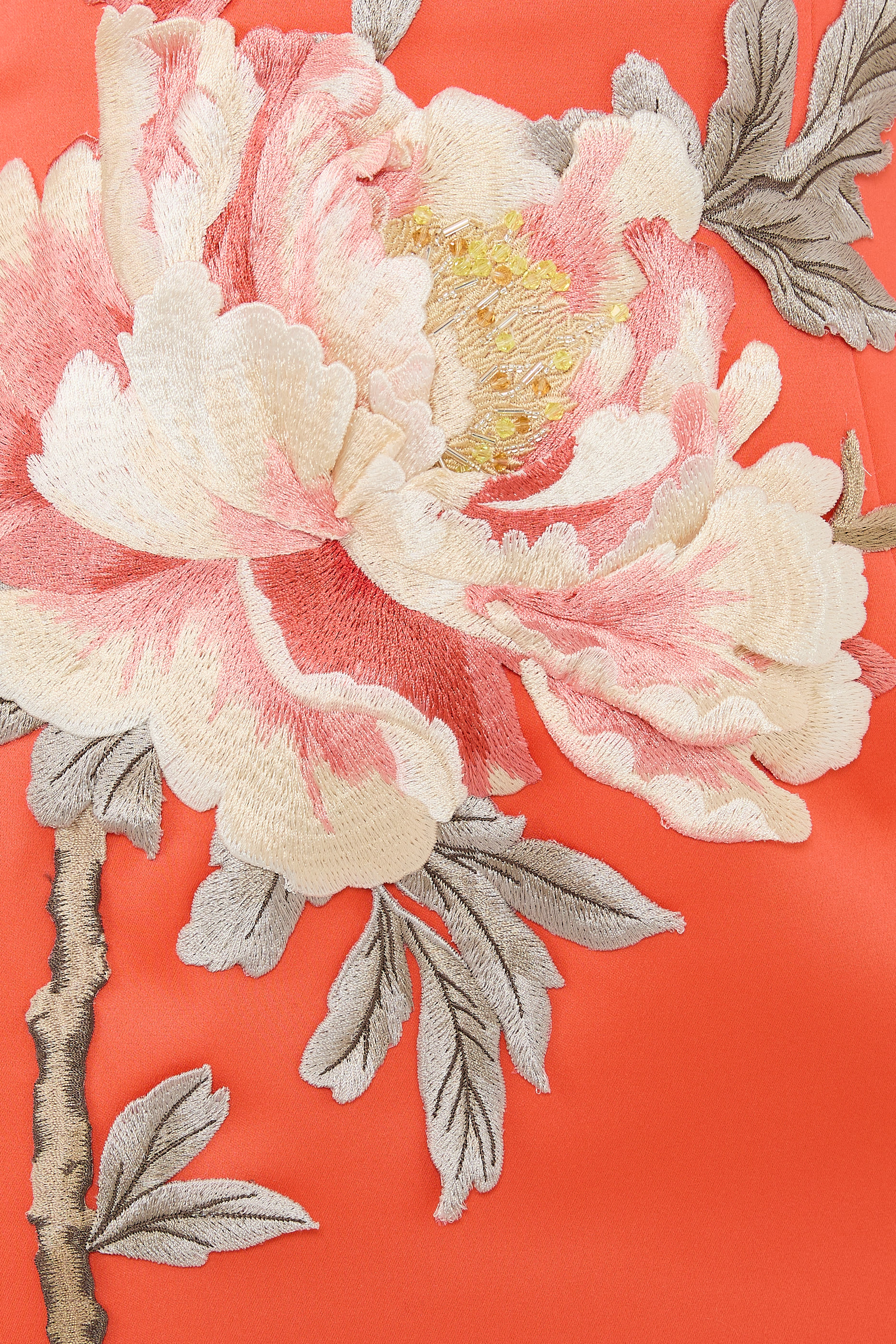 فستان أفا طويل بصدرية وزهور بارزة الملمس