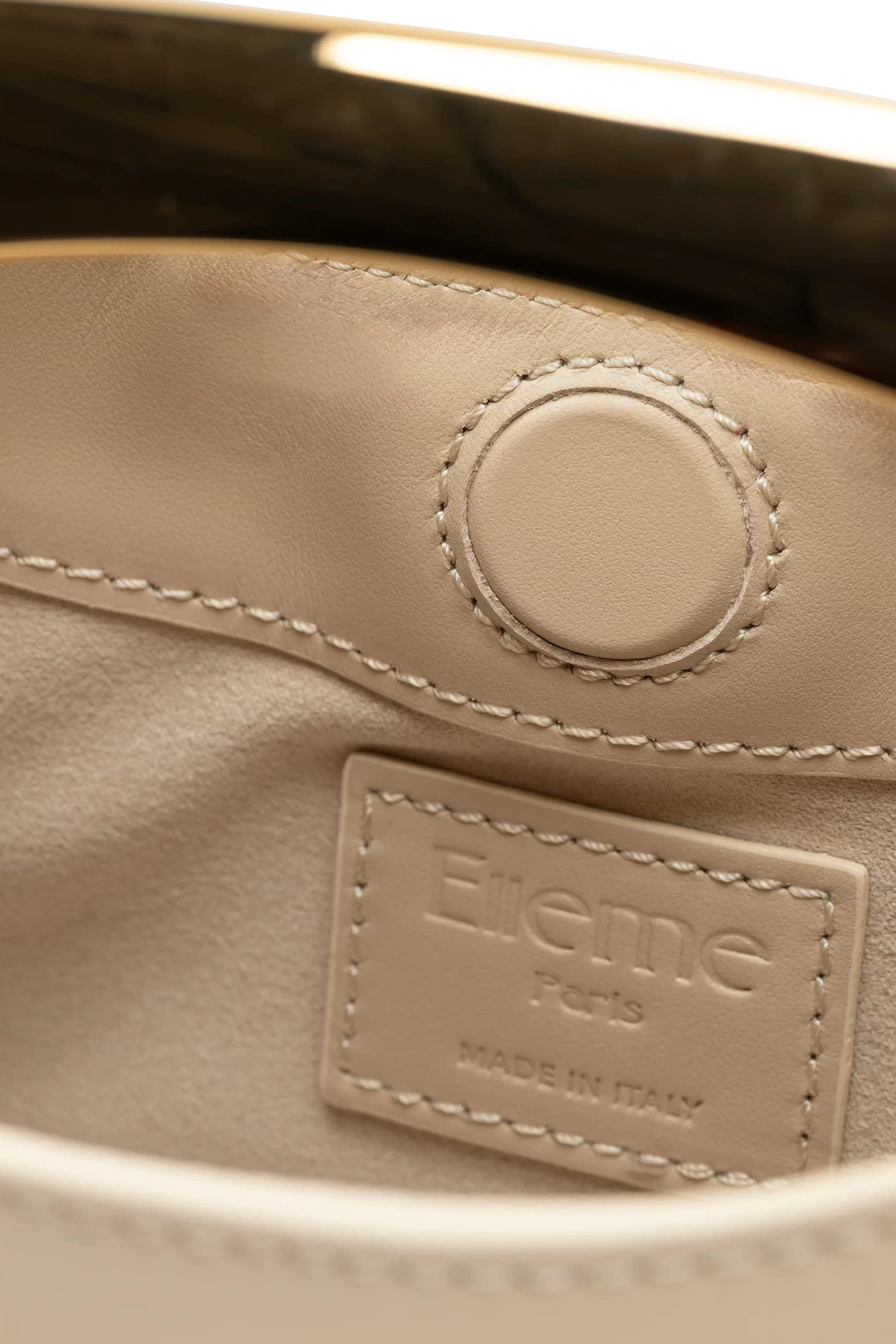 حقيبة بومرنغ صغيرة جلد