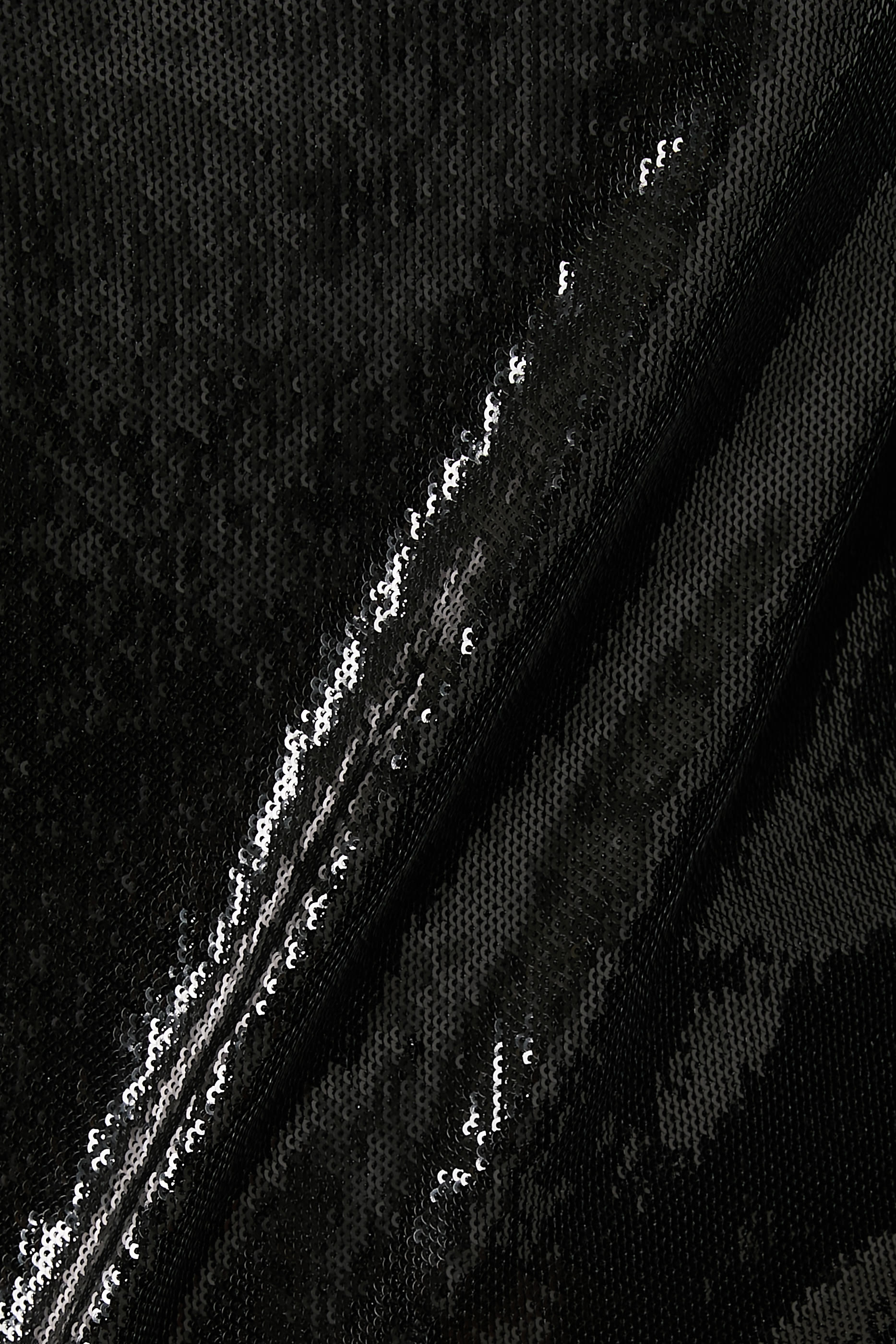 بلوزة مطرزة بترتر