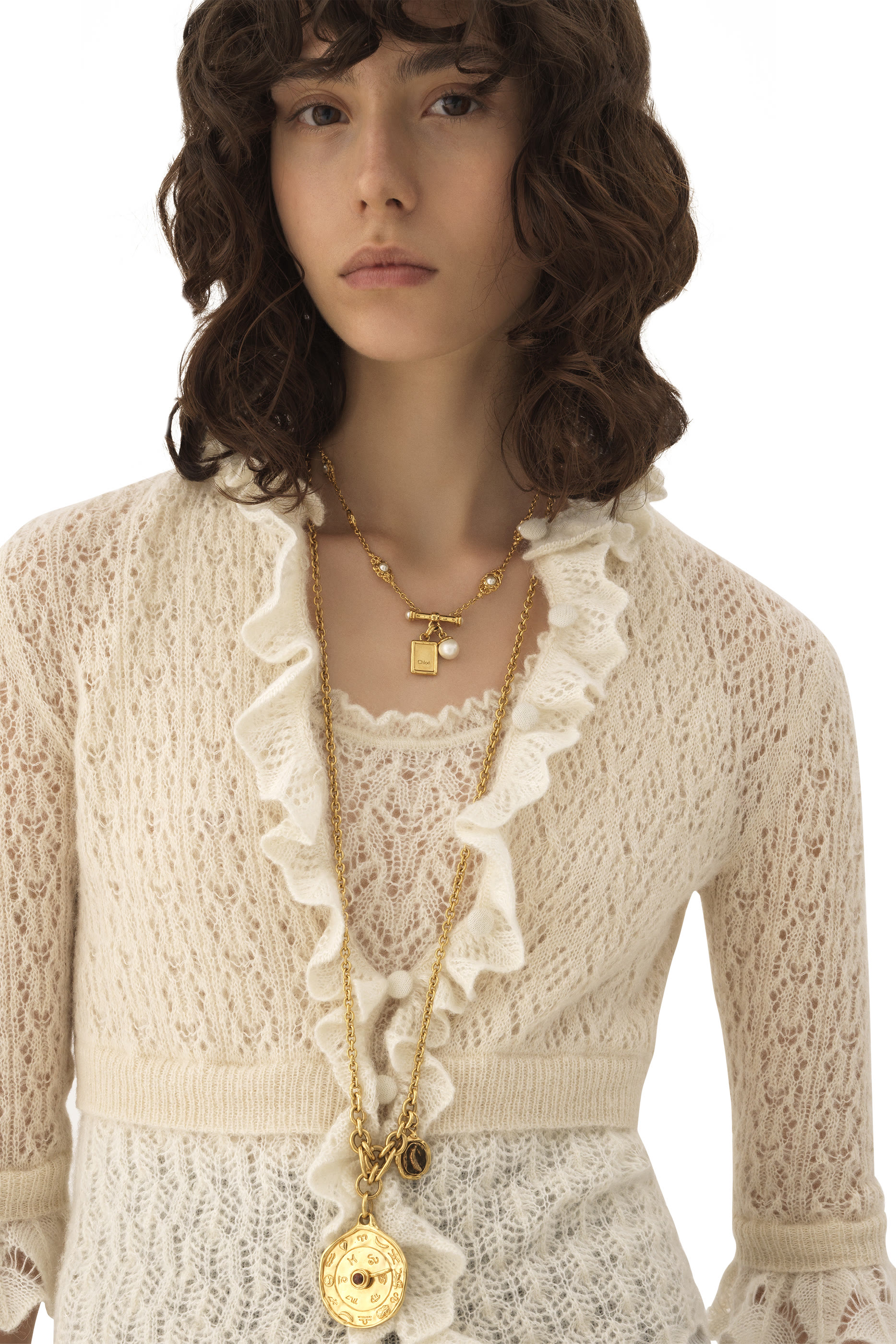 سترة قصيرة مزينة بكشكش