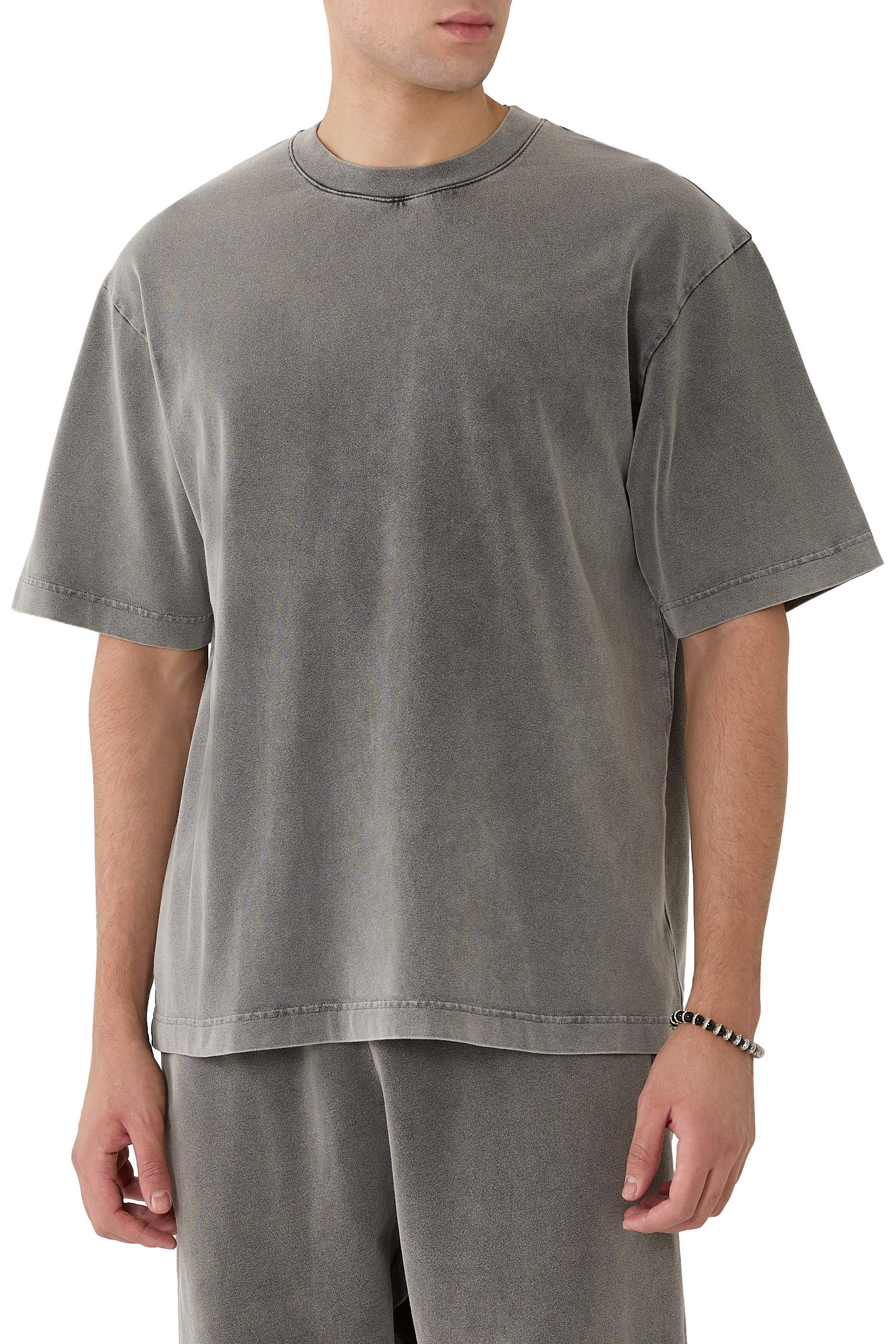 تيشيرت فينتج بياقة ضيقة