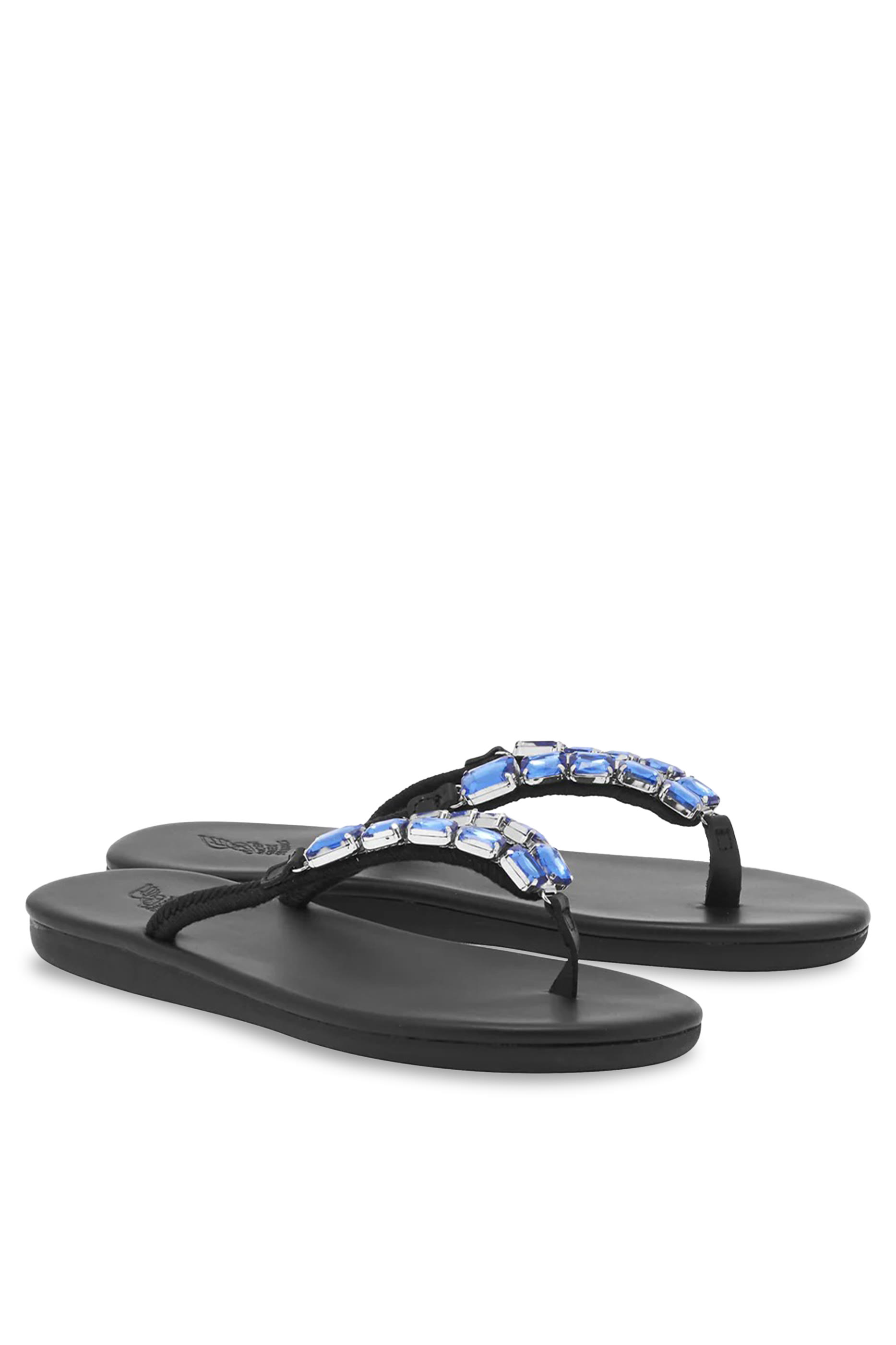 حذاء مفتوح سايونارا بنعل مسطح بسيور رفيعة مرصعة بالكريستال