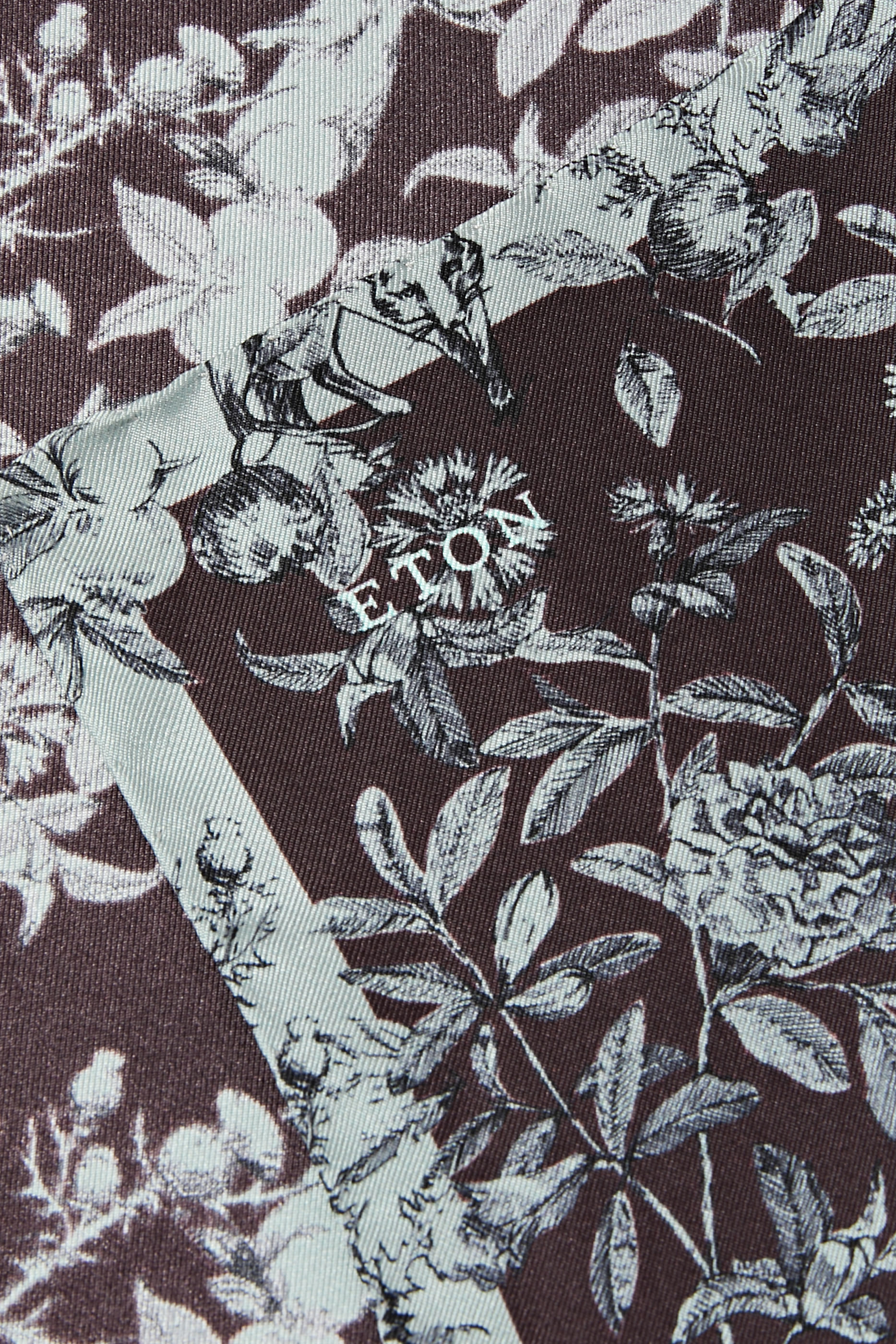 منديل جيب بالنقشة المميزة للموسم الجديد حرير