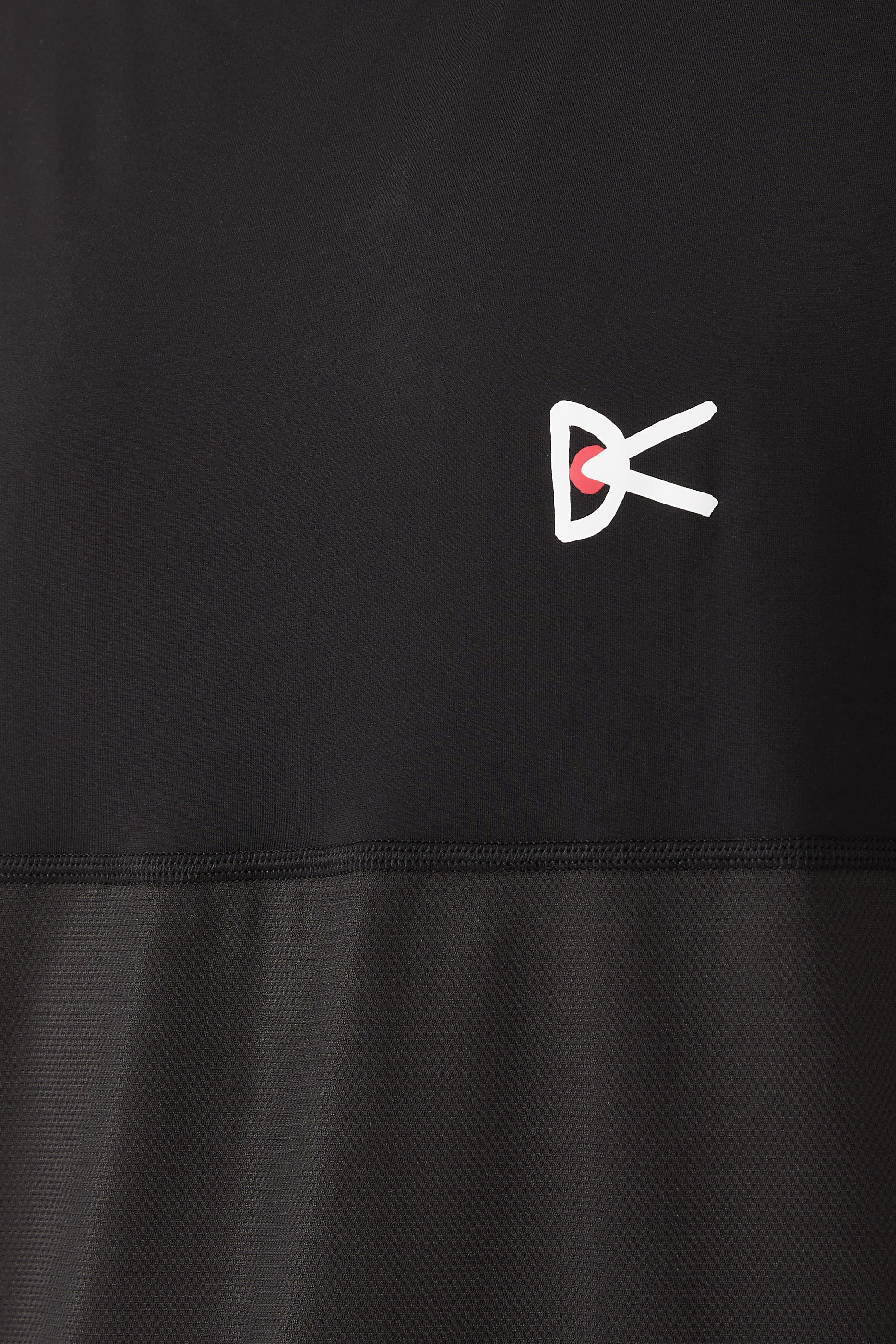 بلوزة مقسمة بأجزاء قماش مسامي