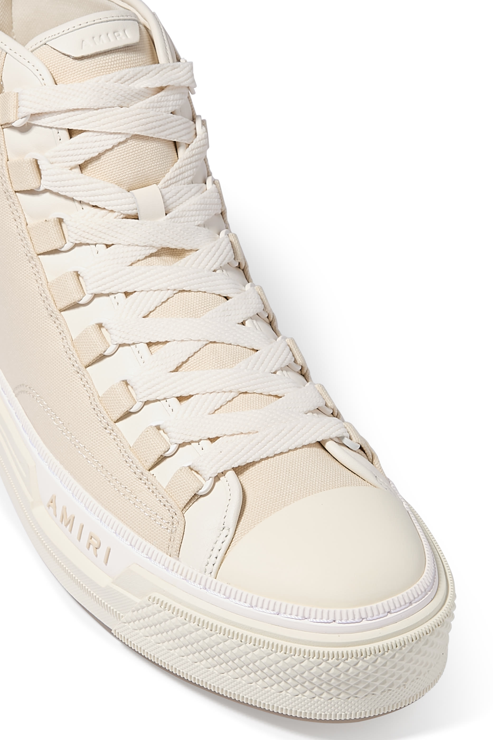 سنيكرز هاي قصير بشعار الماركة