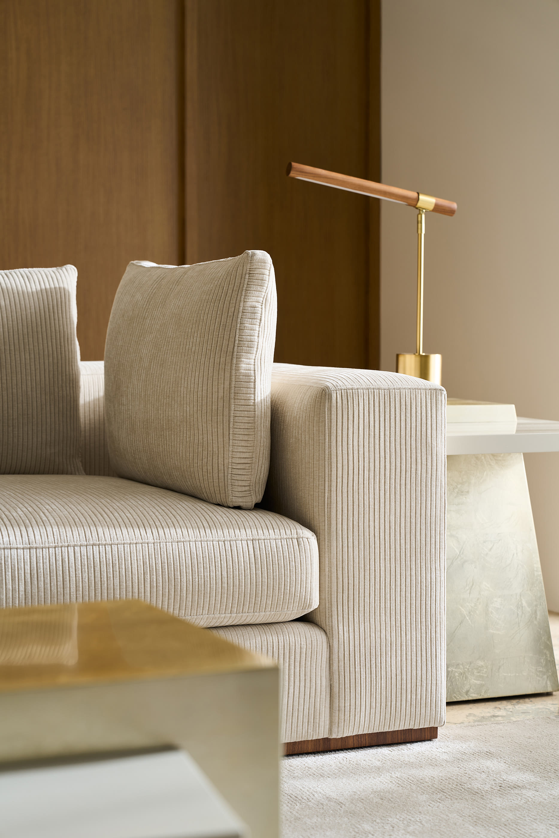 كرسي جانبي بيلو بمسند للذراع الأيمن