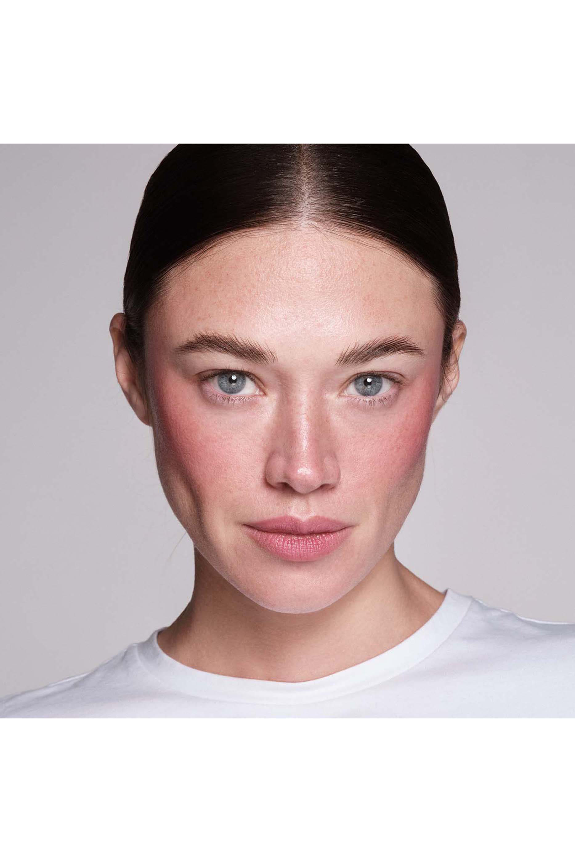 ملون بلاشبيري لامع للخدين والشفاه