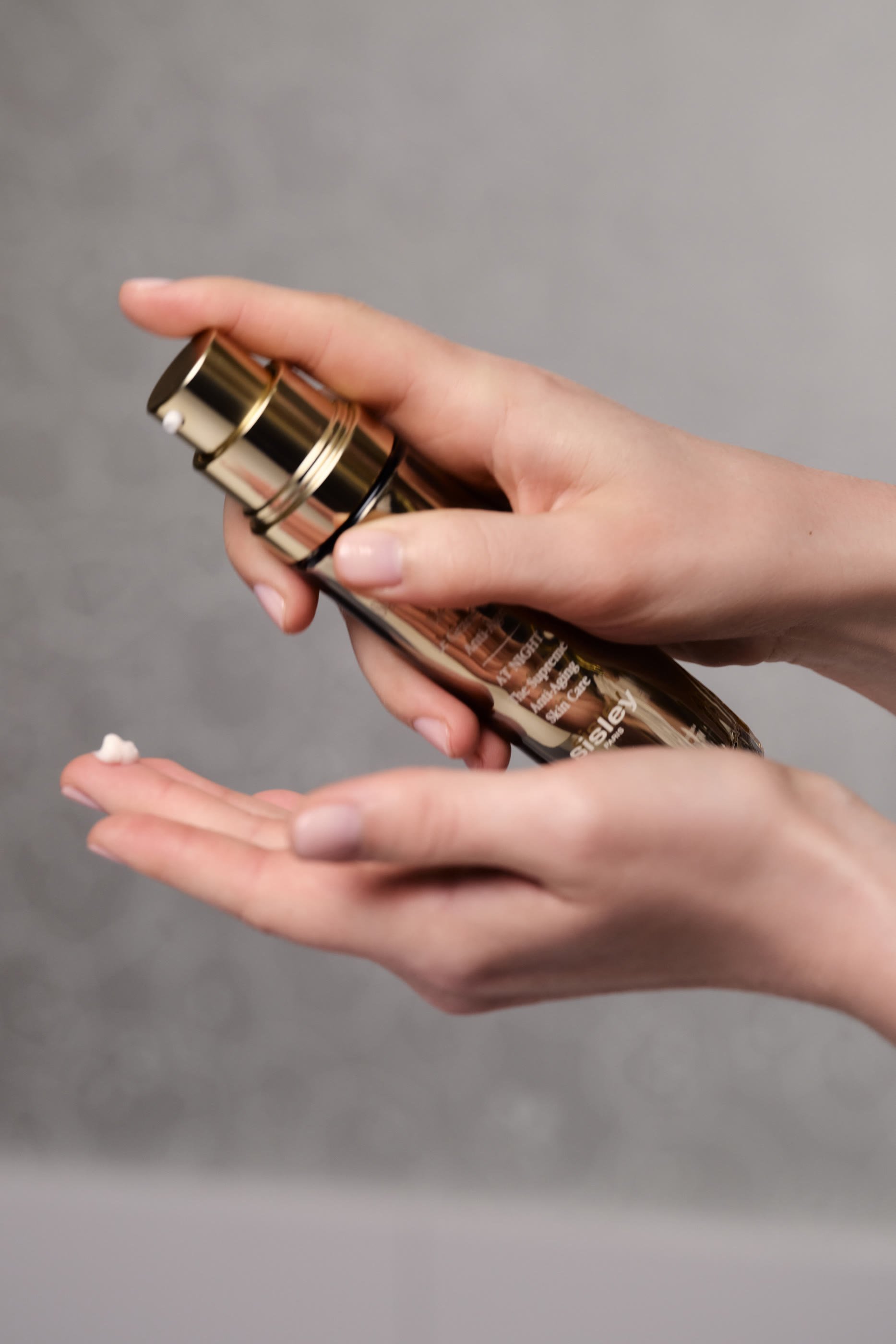 كريم ليلي سوبريميا للعناية بالبشرة ومقاومة علامات تقدم سن البشرة