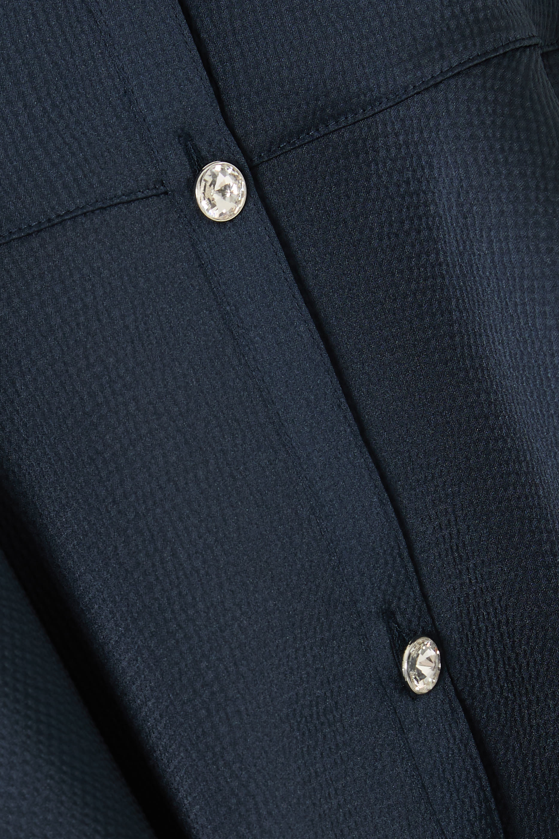 بلوزة إيزور