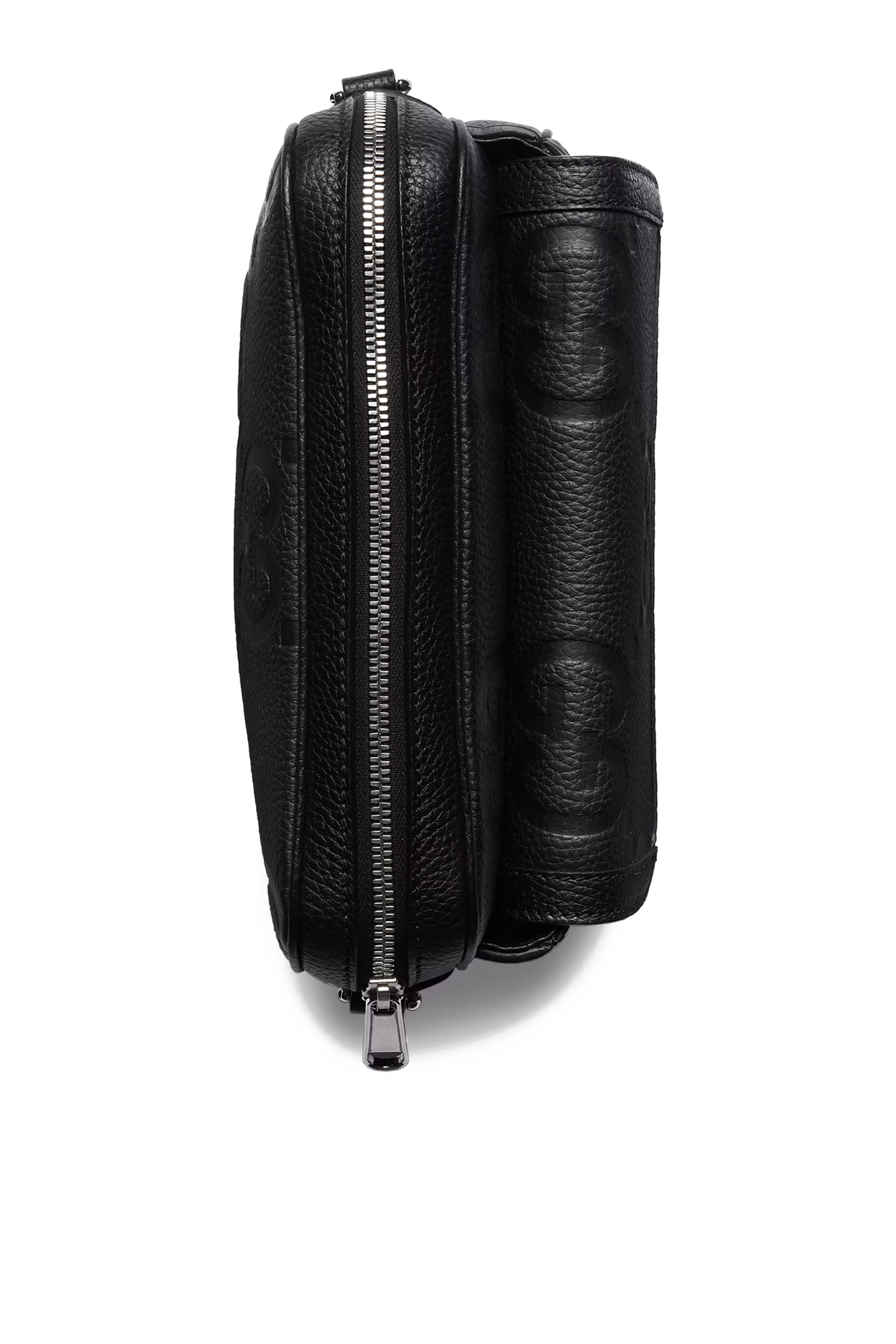 حقيبة كروس صغيرة بنقشة حرفي شعار الماركة بحجم كبير