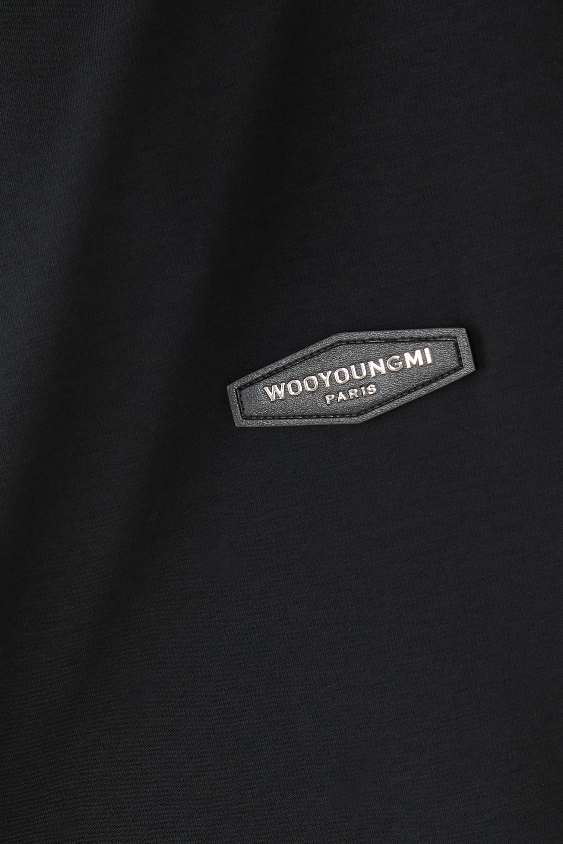 تيشيرت بشعار الماركة