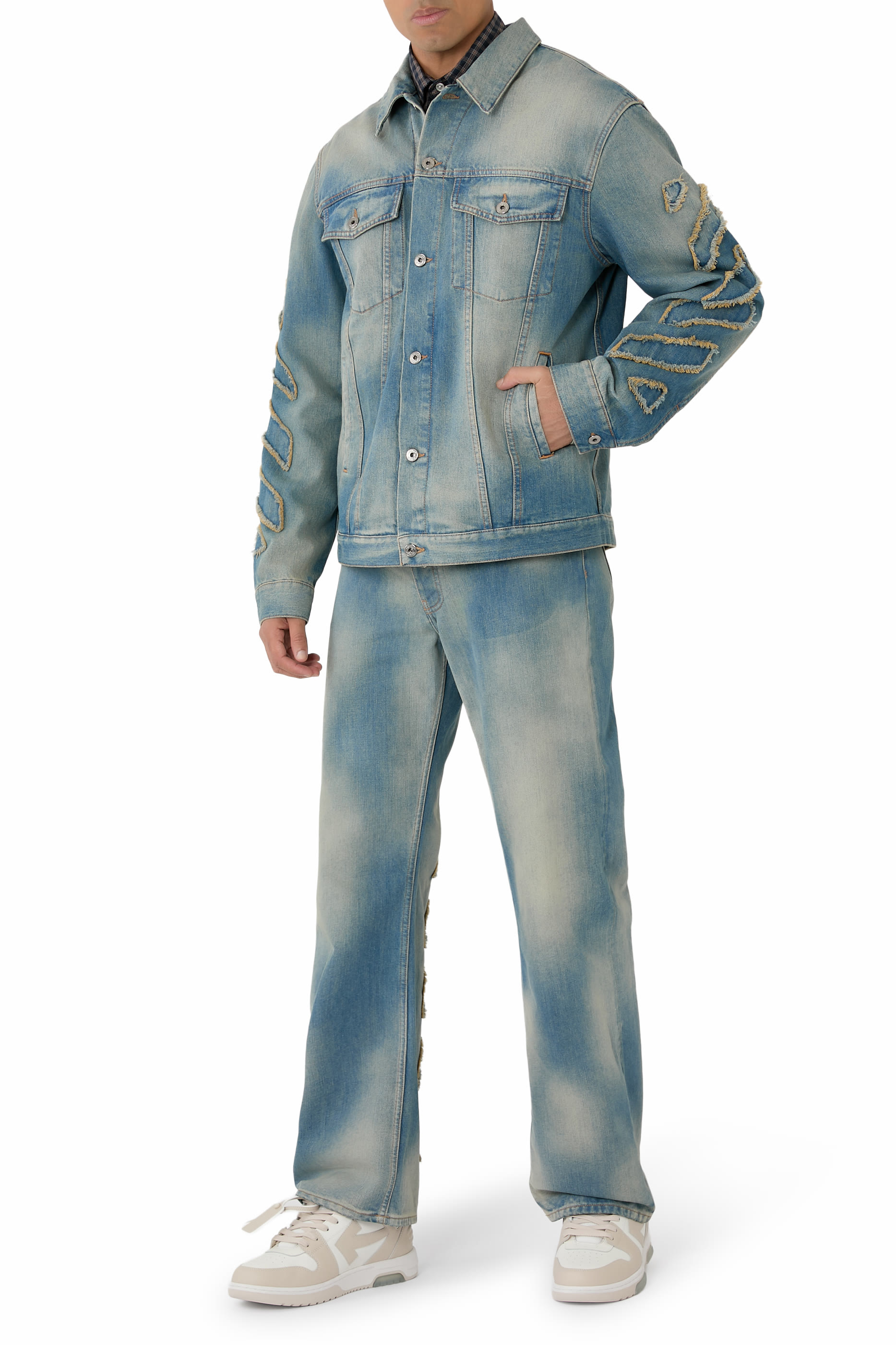 سنيكرز اوت اوف اوفيس