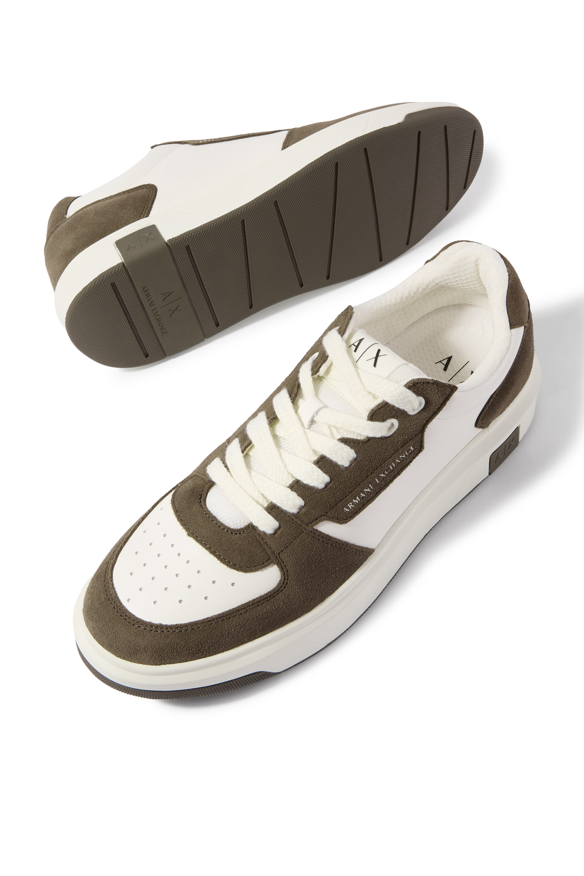 سنيكرز فينيس بشعار الماركة