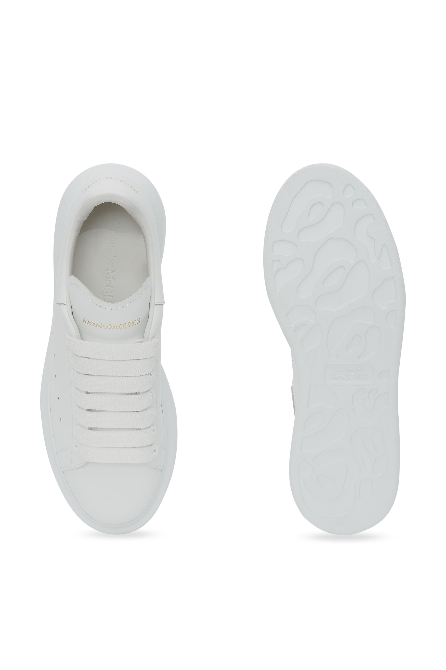 سنيكرز بنعل سميك