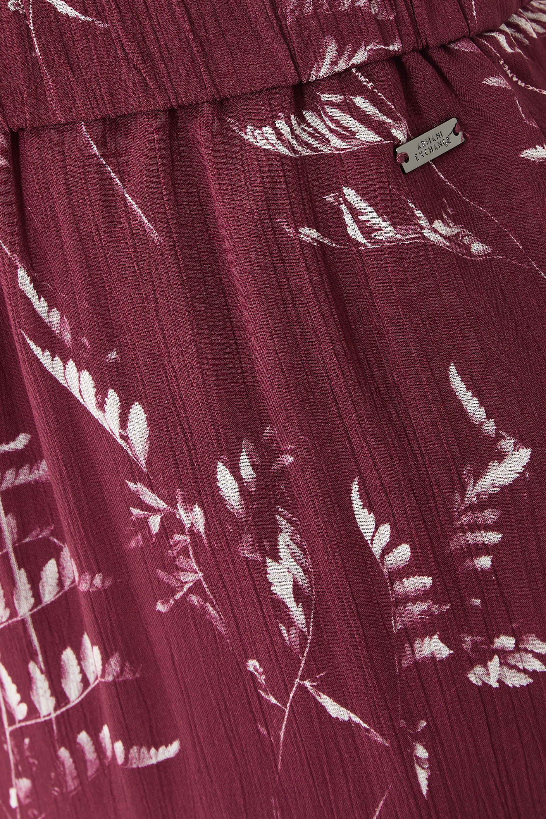 بنطال شيفون مطوي بطبعة أوراق الشجر