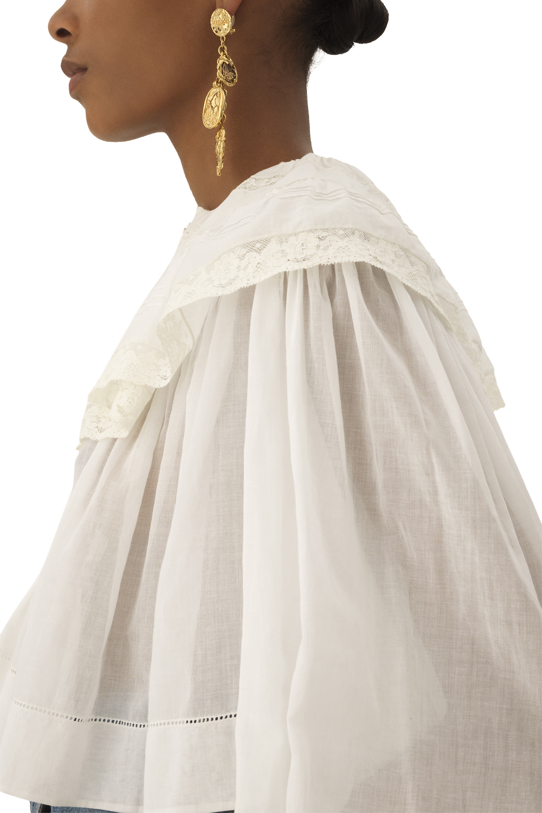 بلوزة قصيرة مزينة بكشكش