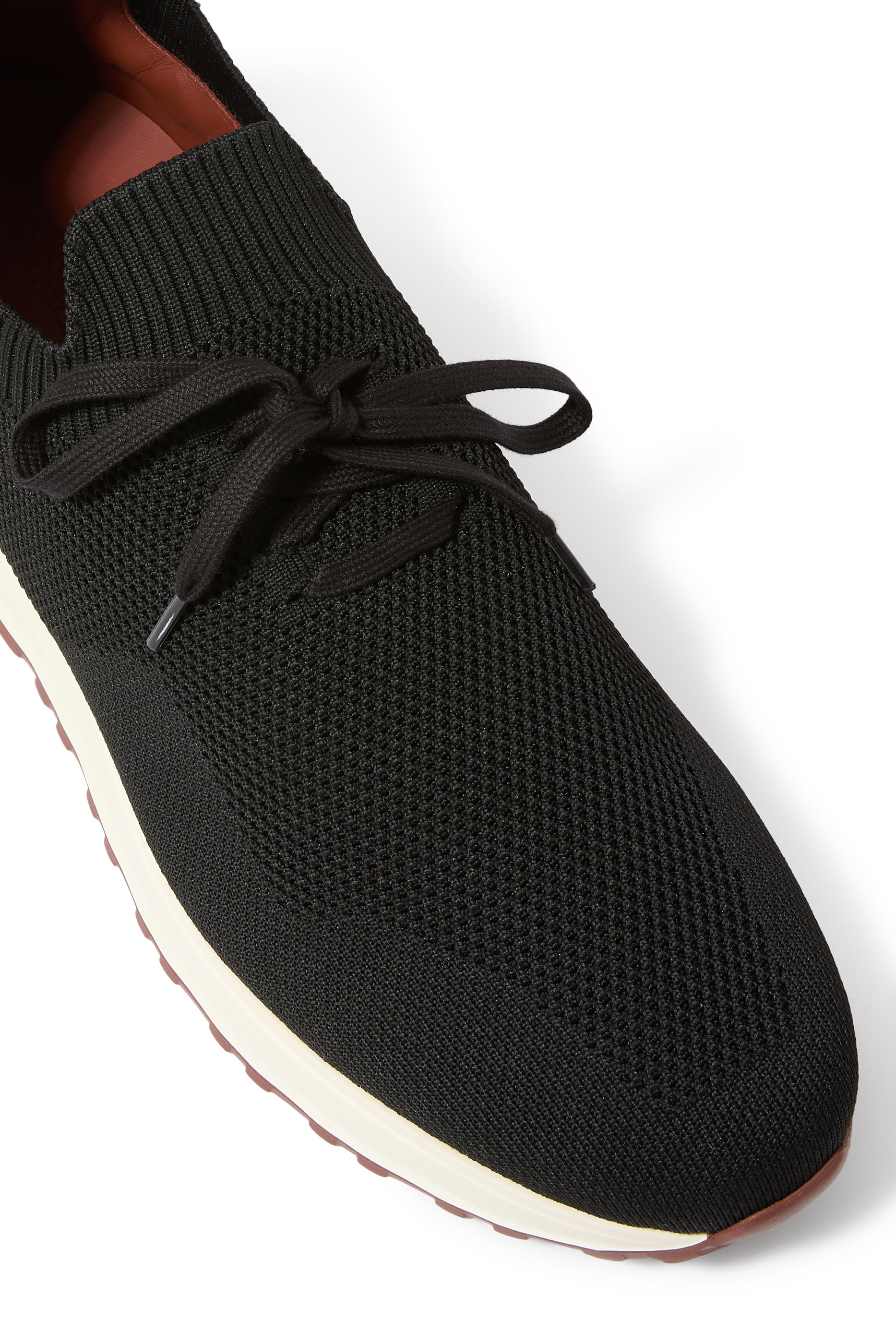 سنيكرز فيم والك بإصدار محدود