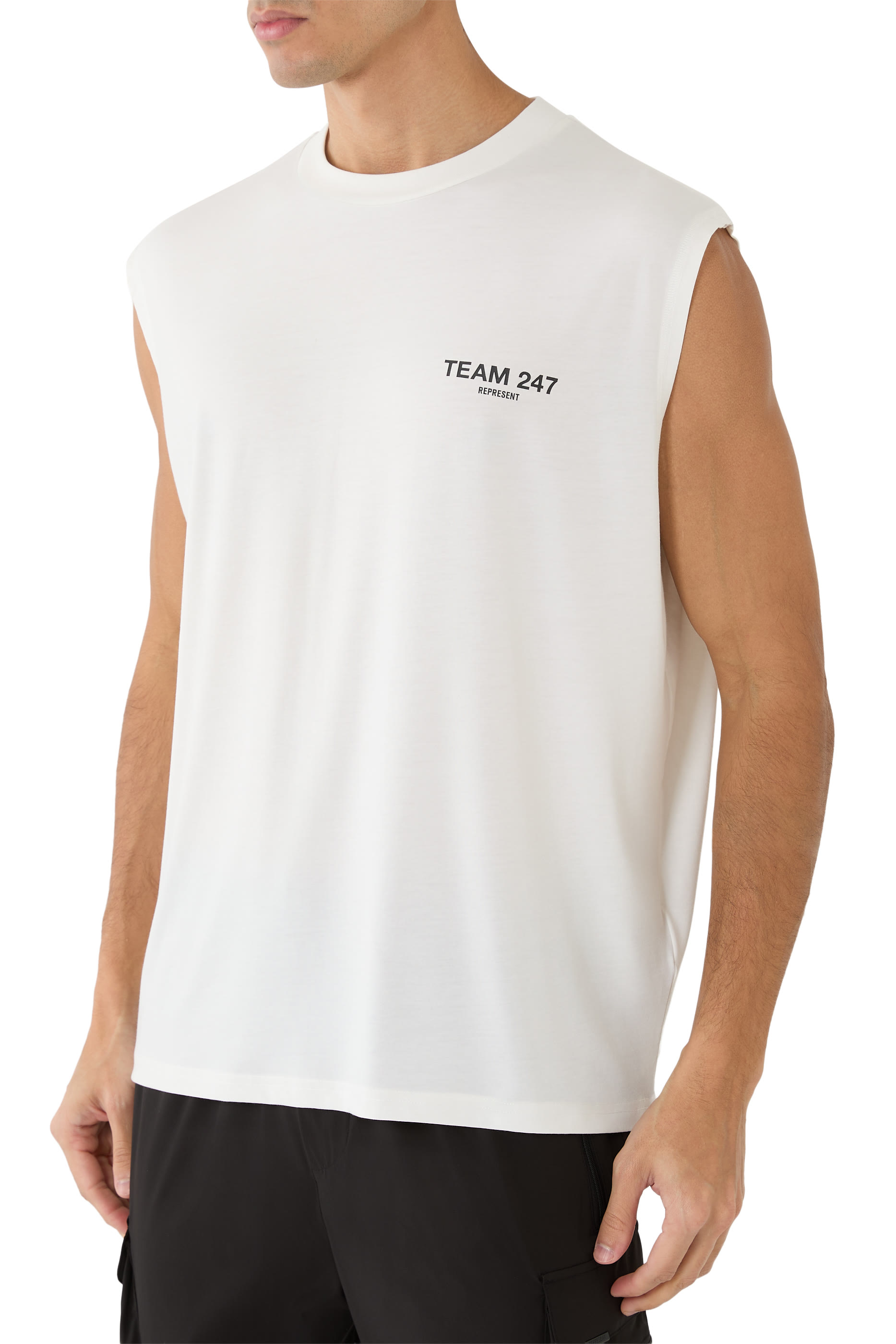 بلوزة بقصة فضفاضة بلا أكمام ونقشة تيم 247